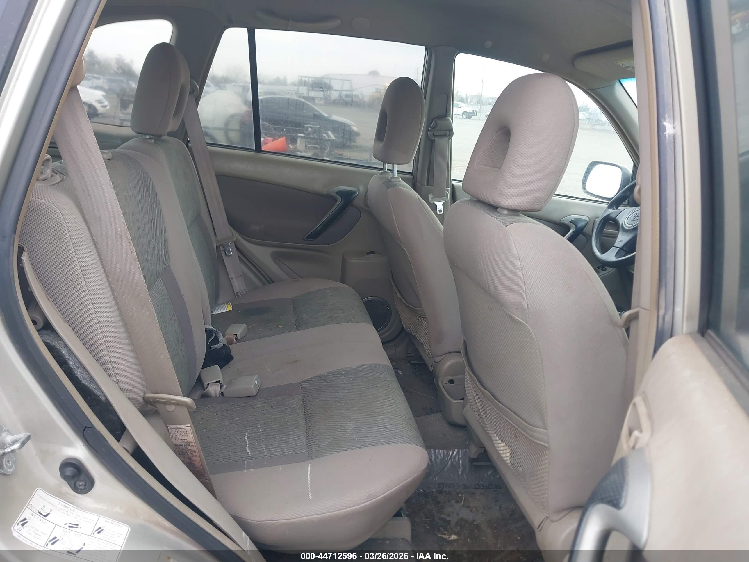 TOYOTA RAV4 image 8