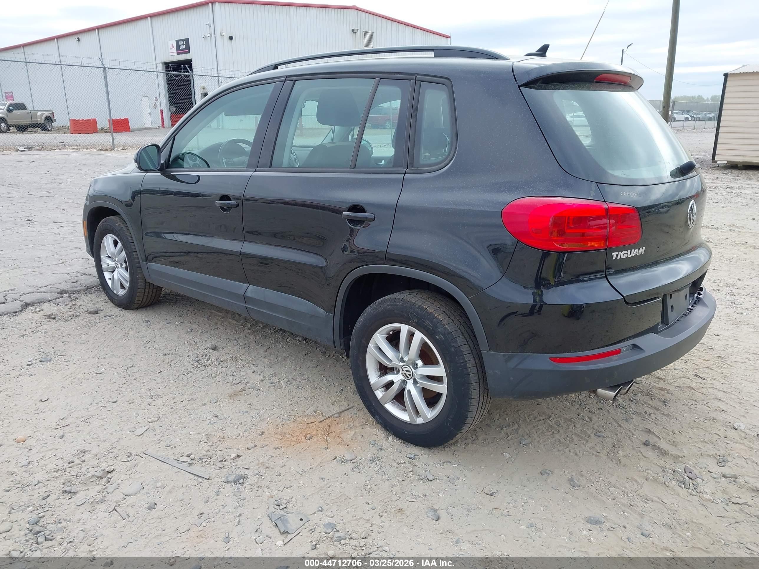 VOLKSWAGEN TIGUAN image 3