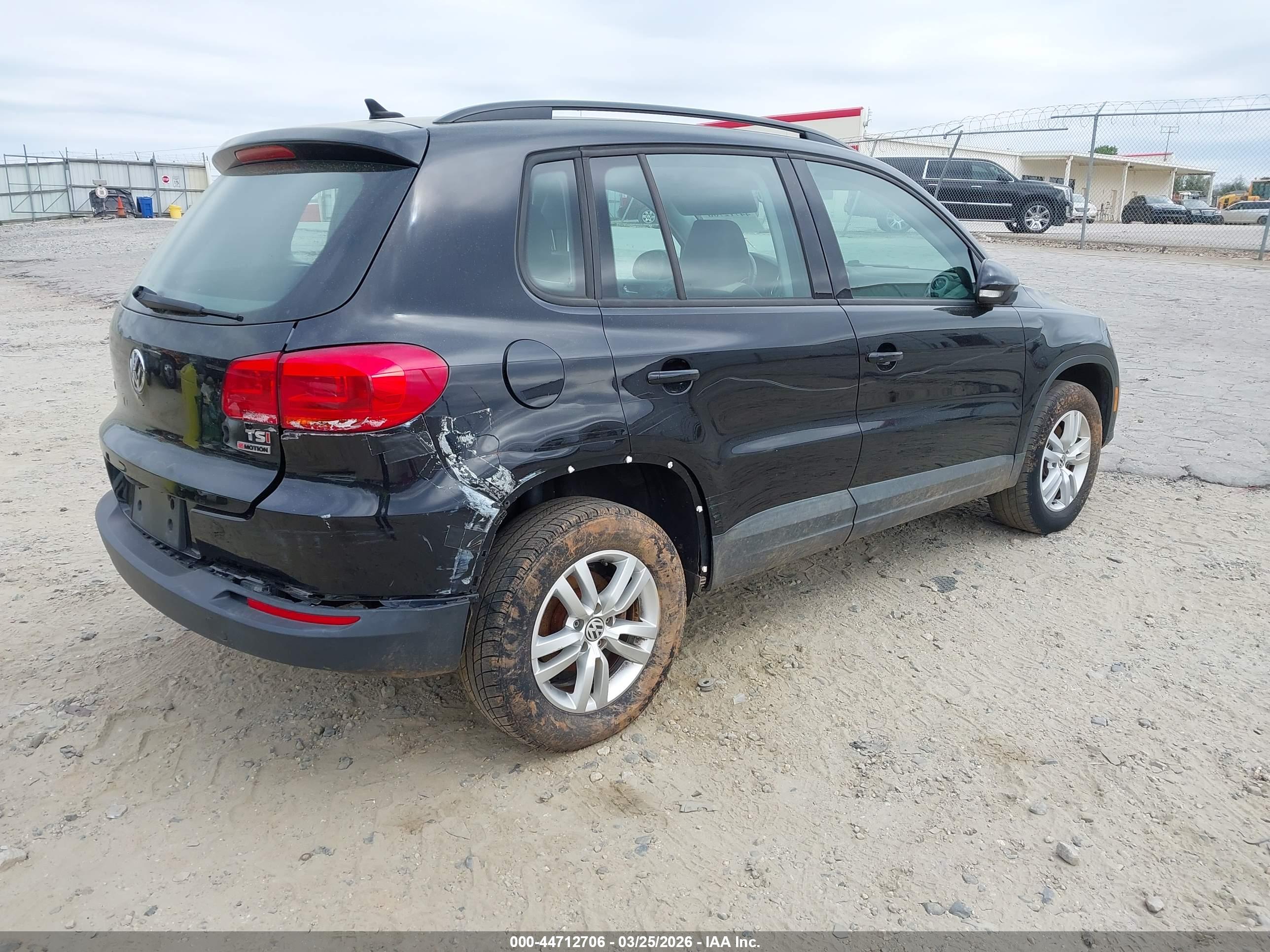 VOLKSWAGEN TIGUAN image 4