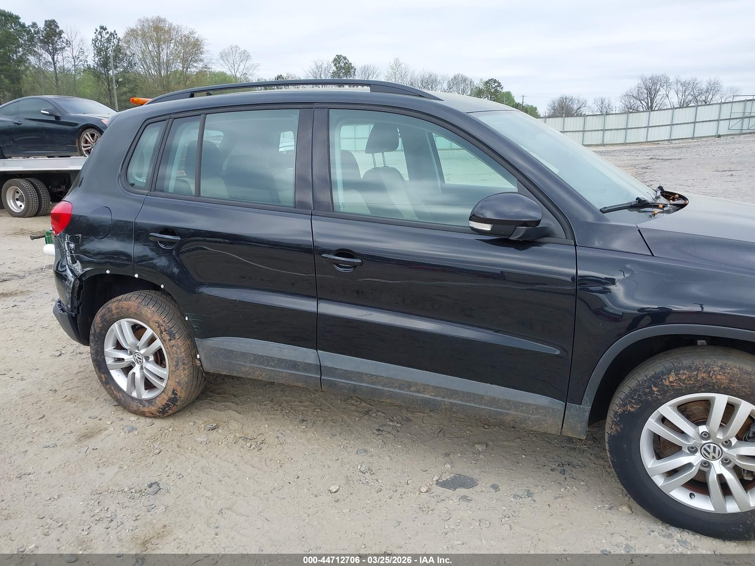 VOLKSWAGEN TIGUAN image 6