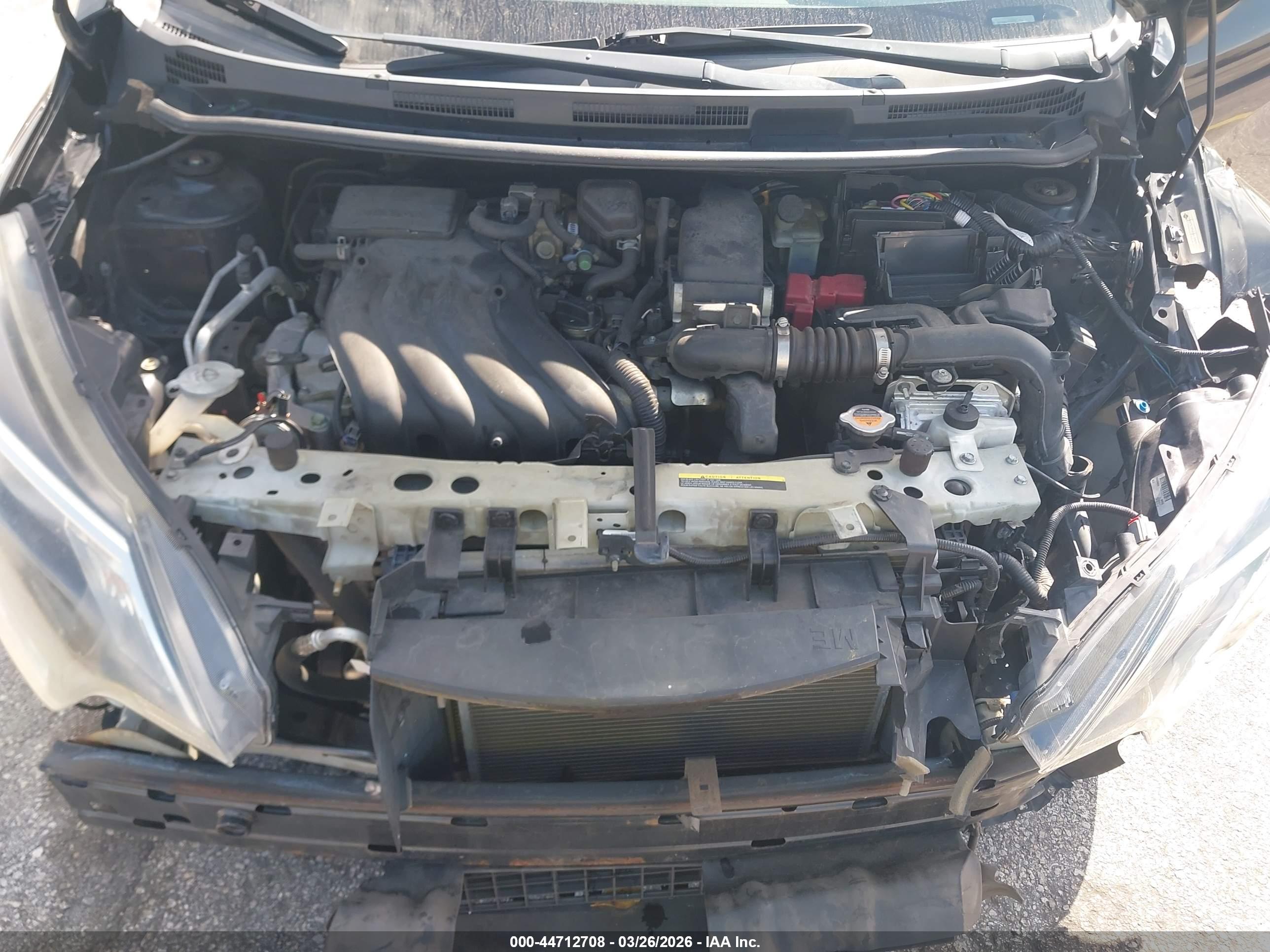 NISSAN VERSA image 10