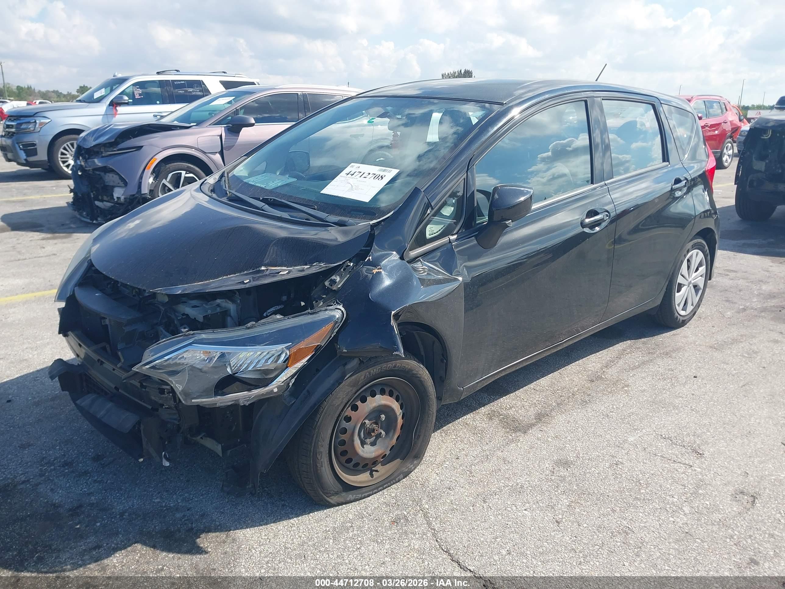 NISSAN VERSA image 2