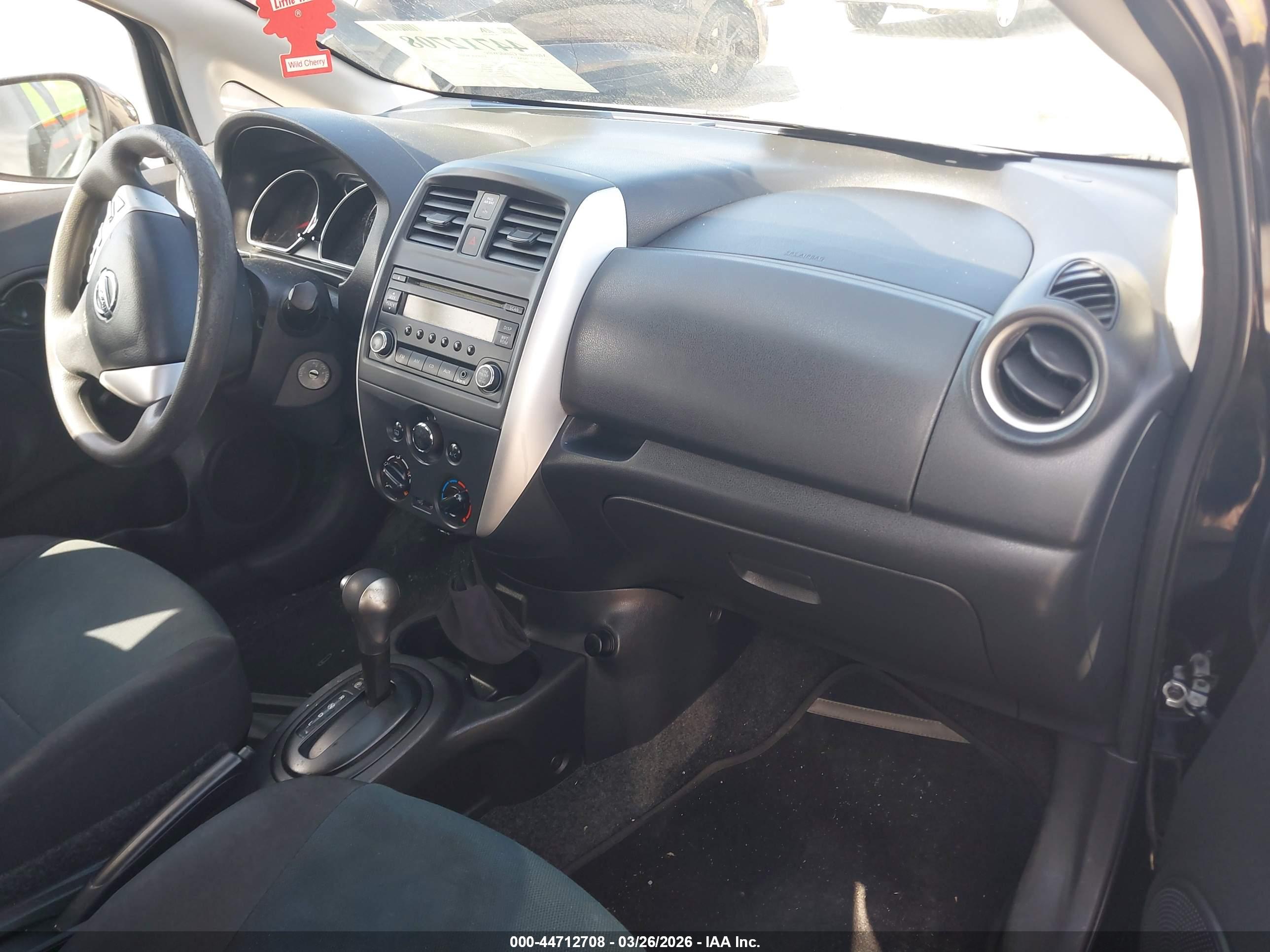 NISSAN VERSA image 5