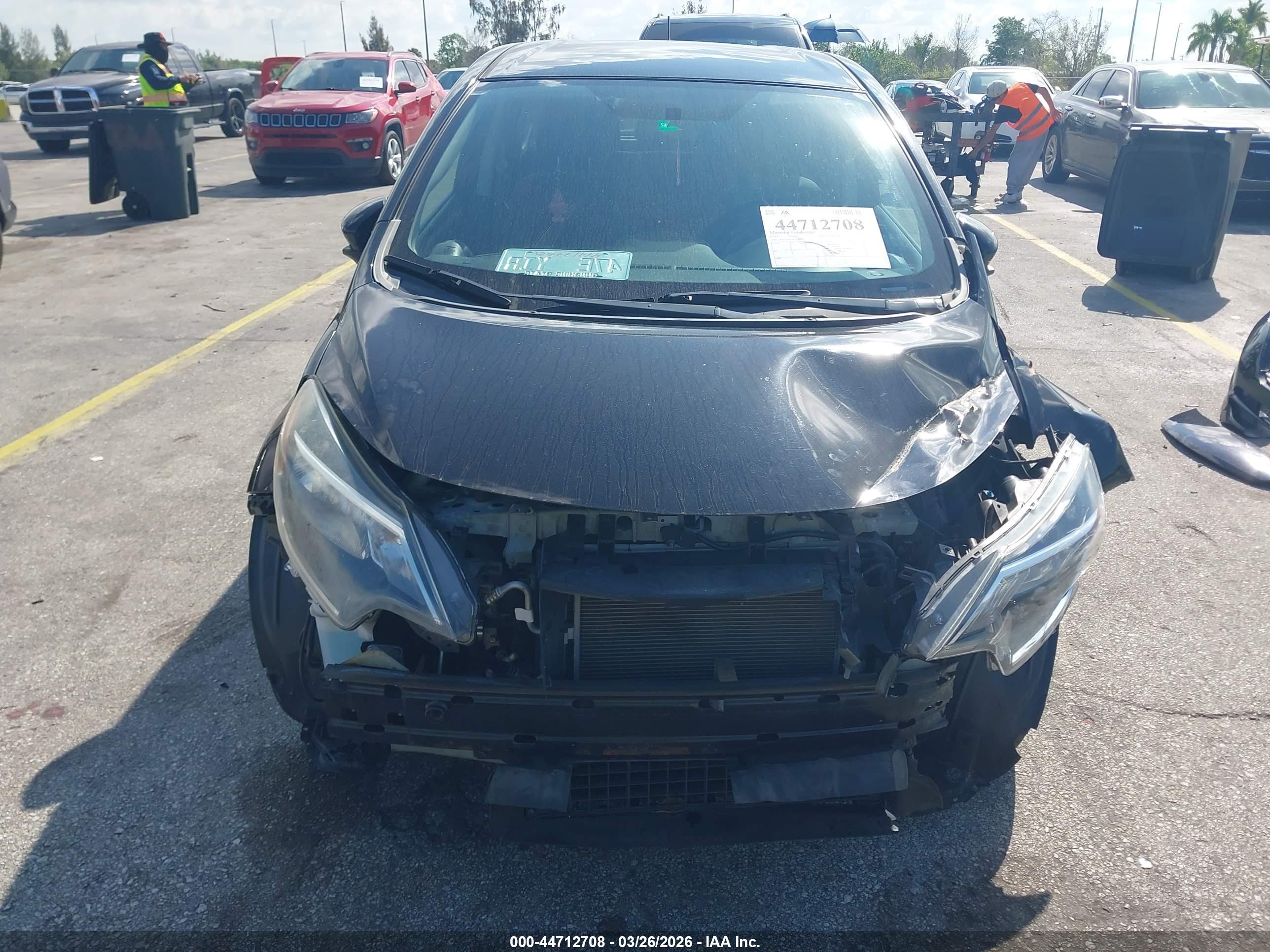 NISSAN VERSA image 6