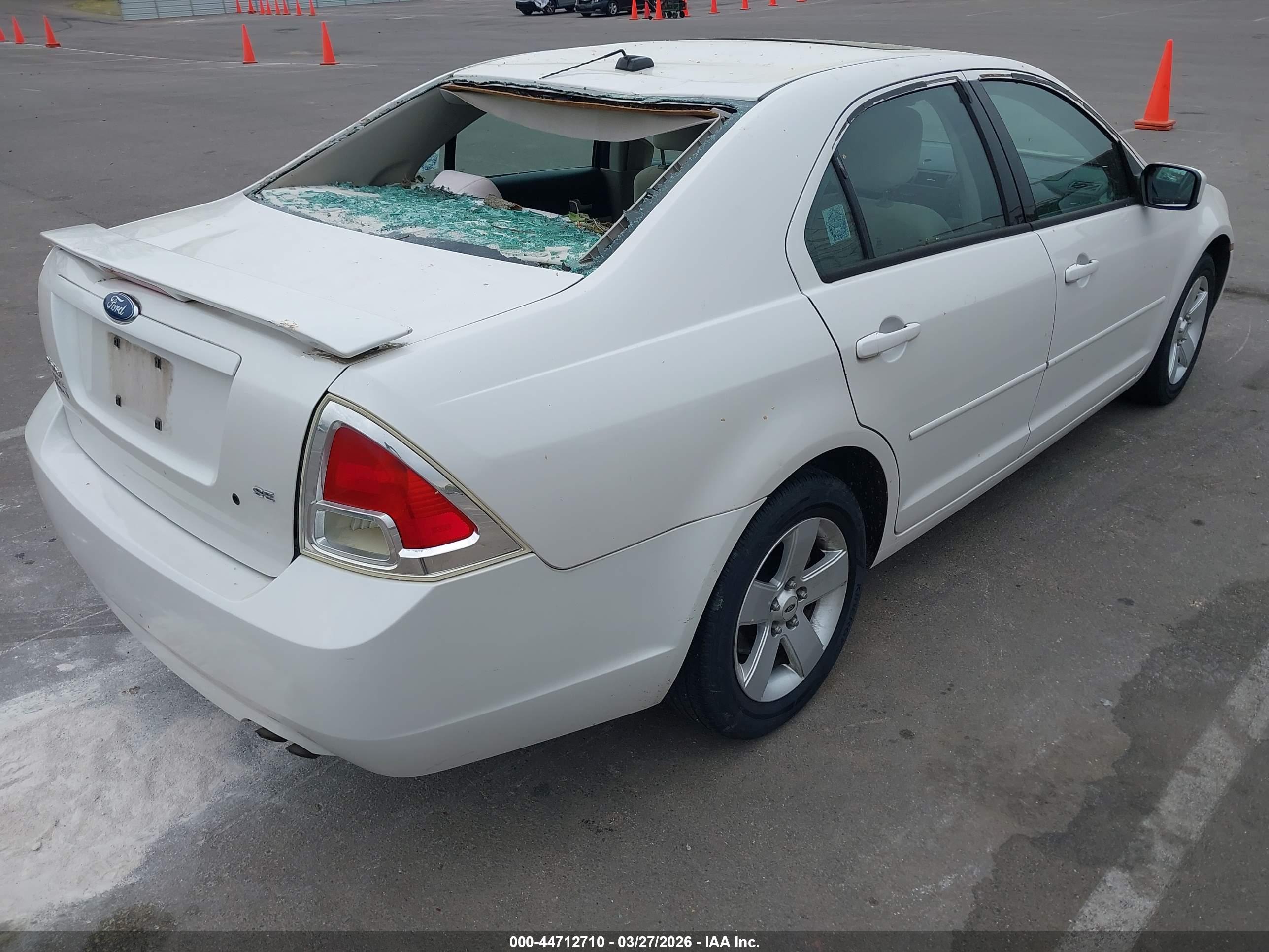 FORD FUSION image 4