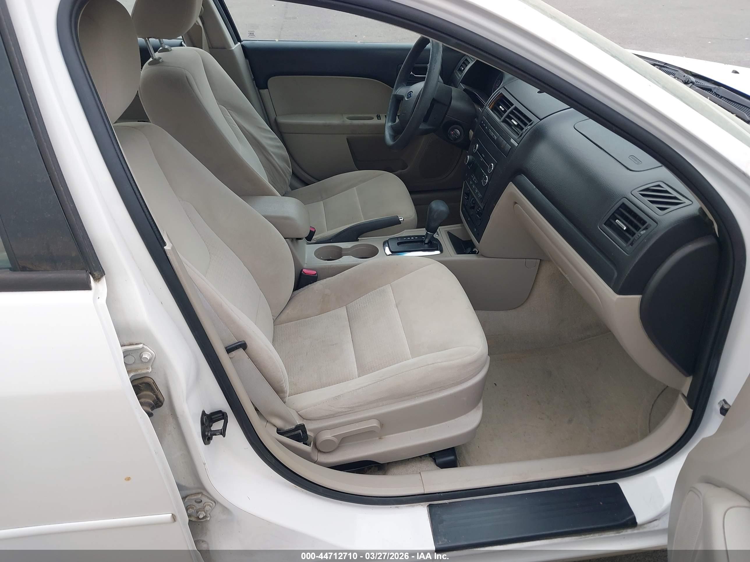FORD FUSION image 5