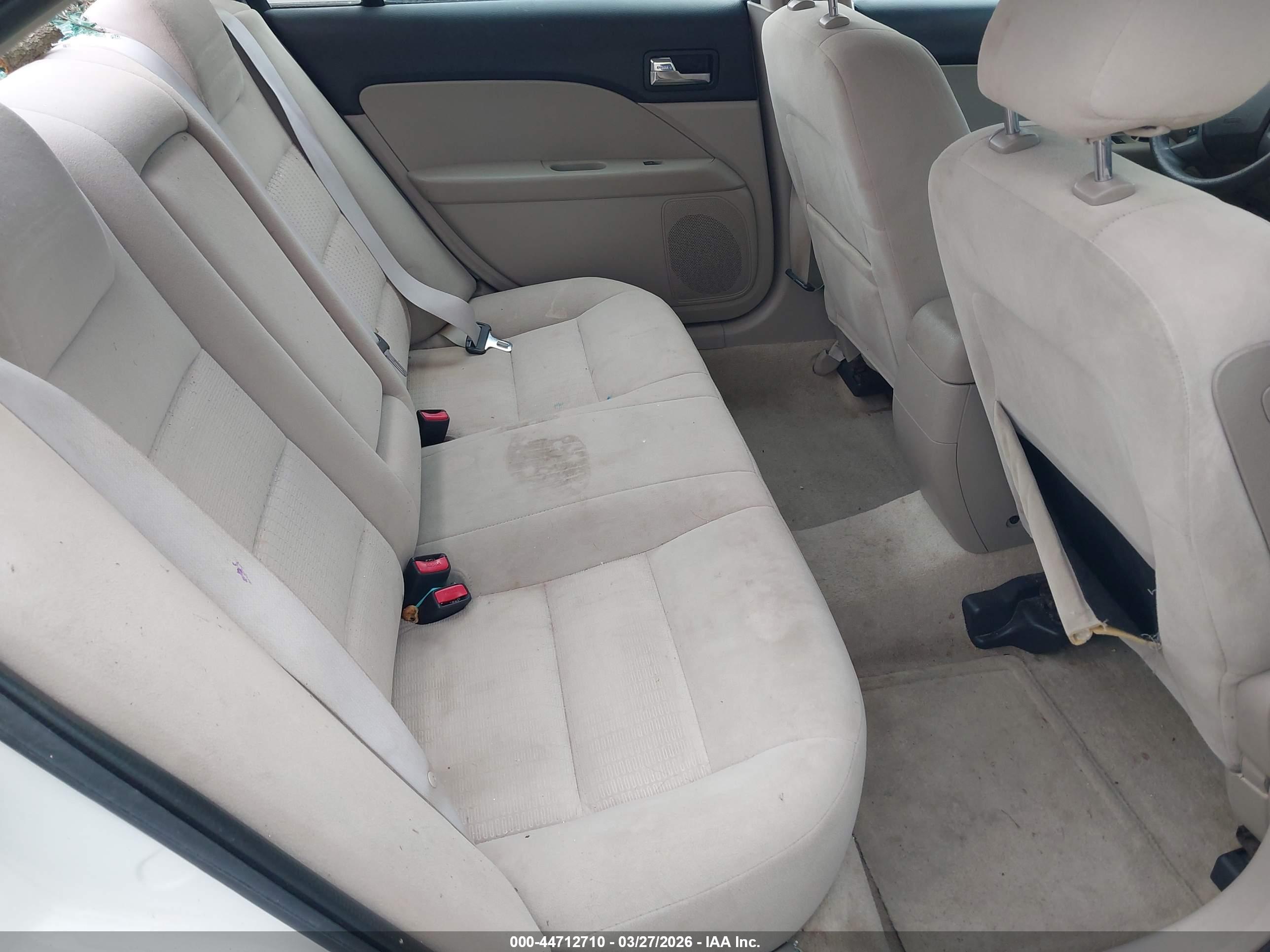 FORD FUSION image 8