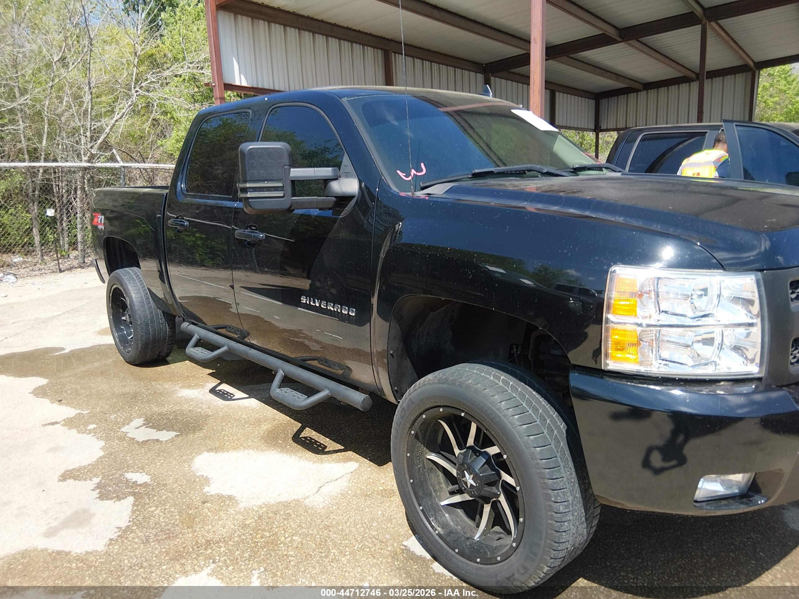 CHEVROLET SILVERADO image 6