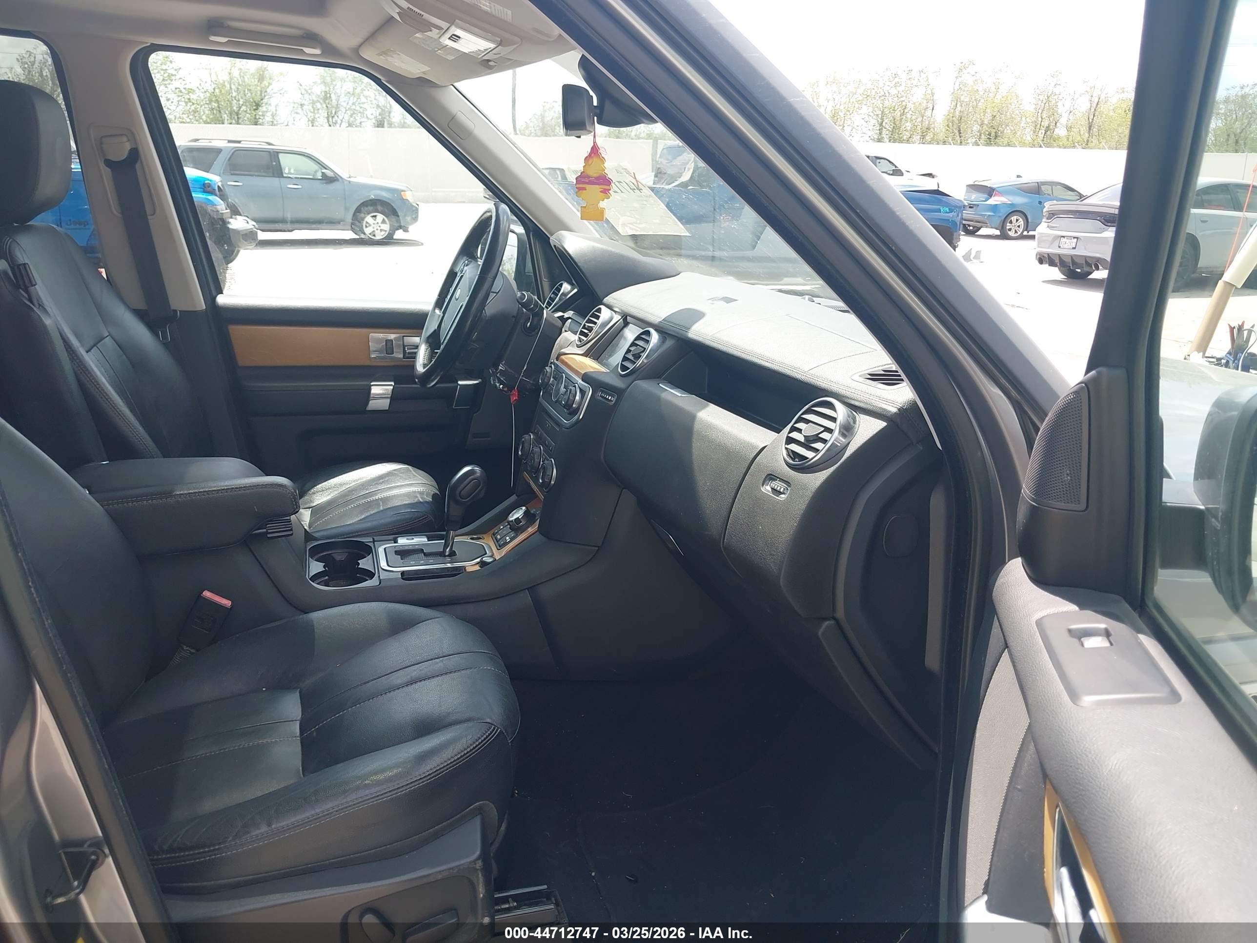 LAND ROVER image 5