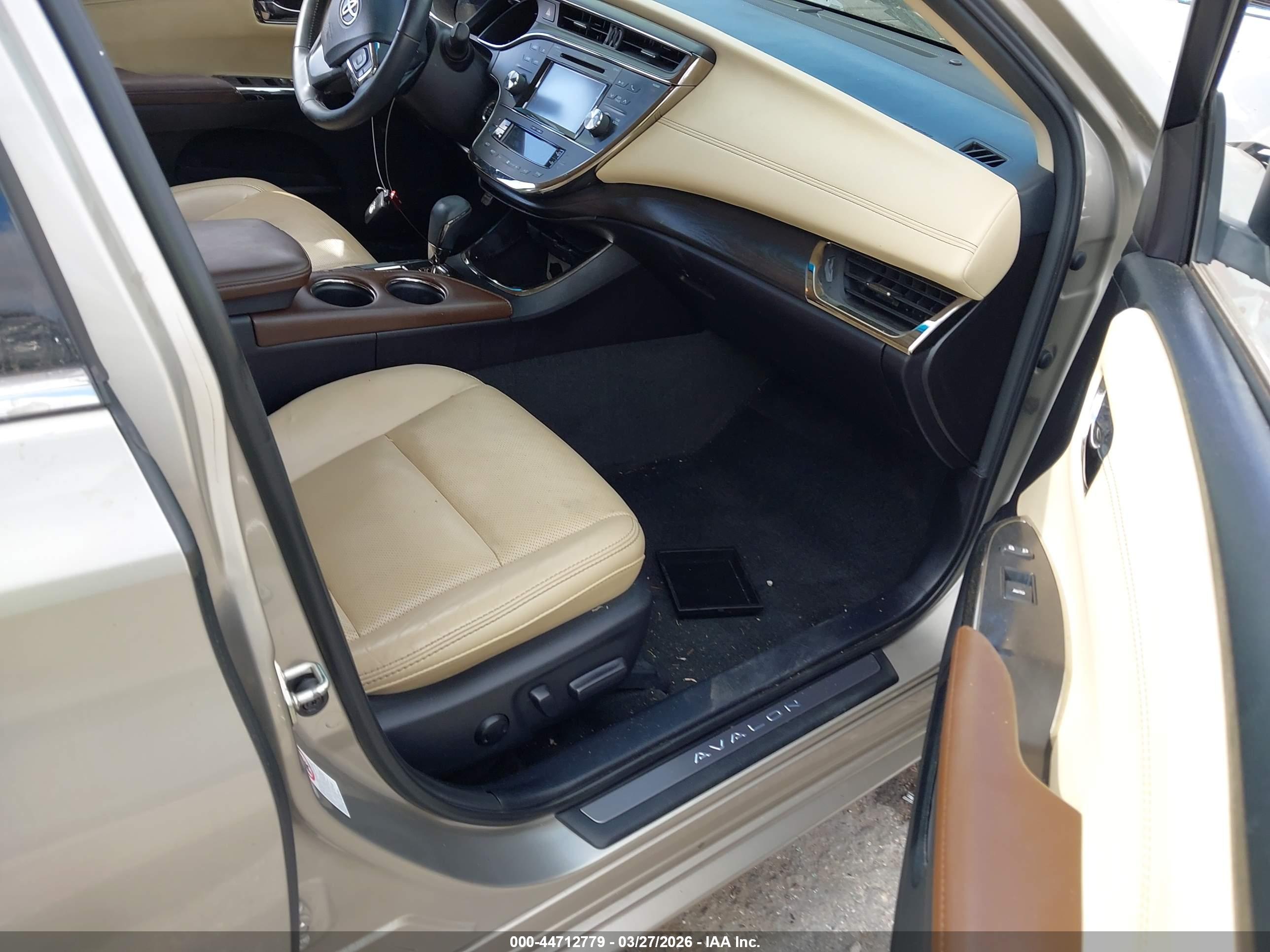 TOYOTA AVALON image 5