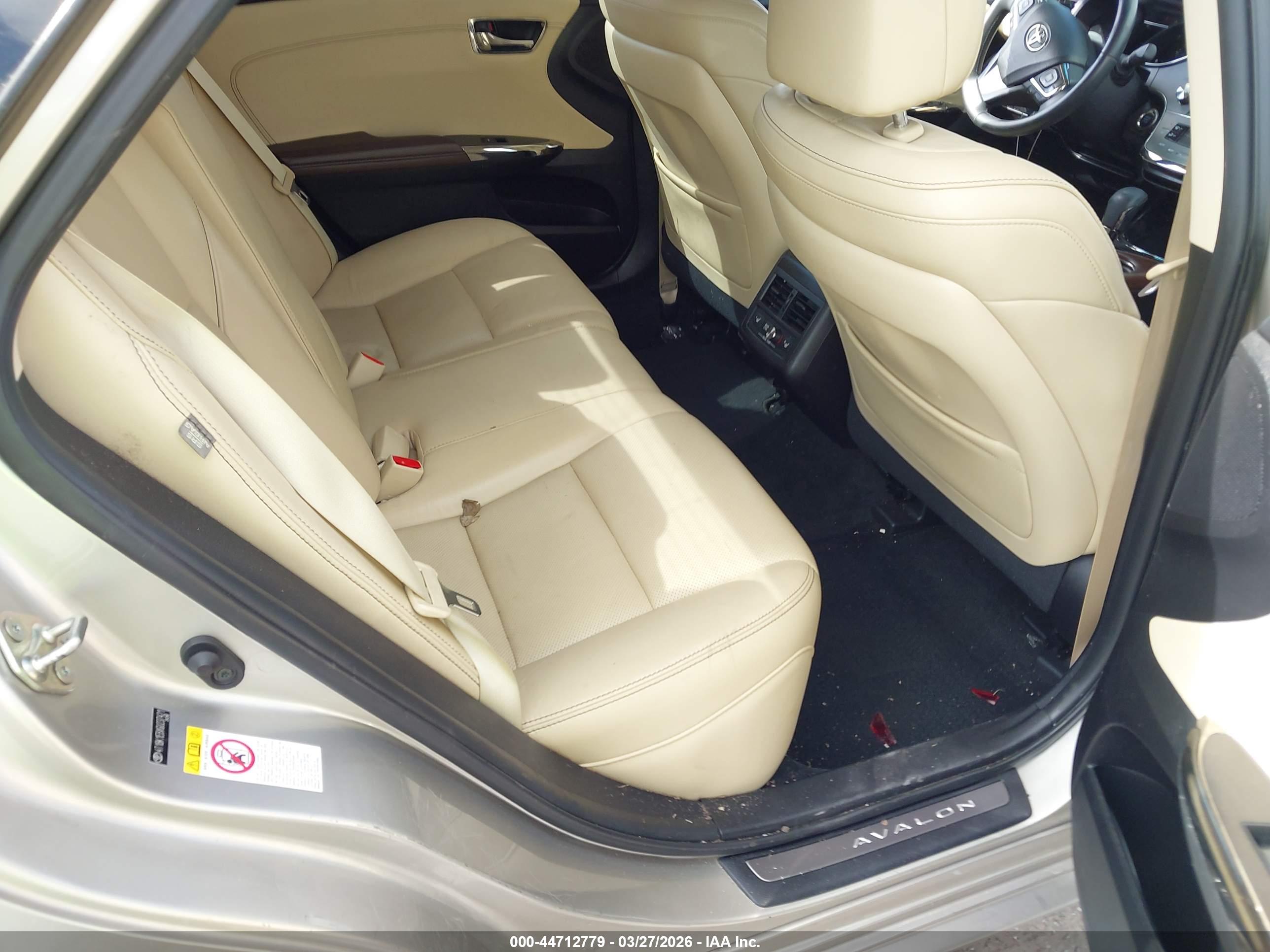 TOYOTA AVALON image 8
