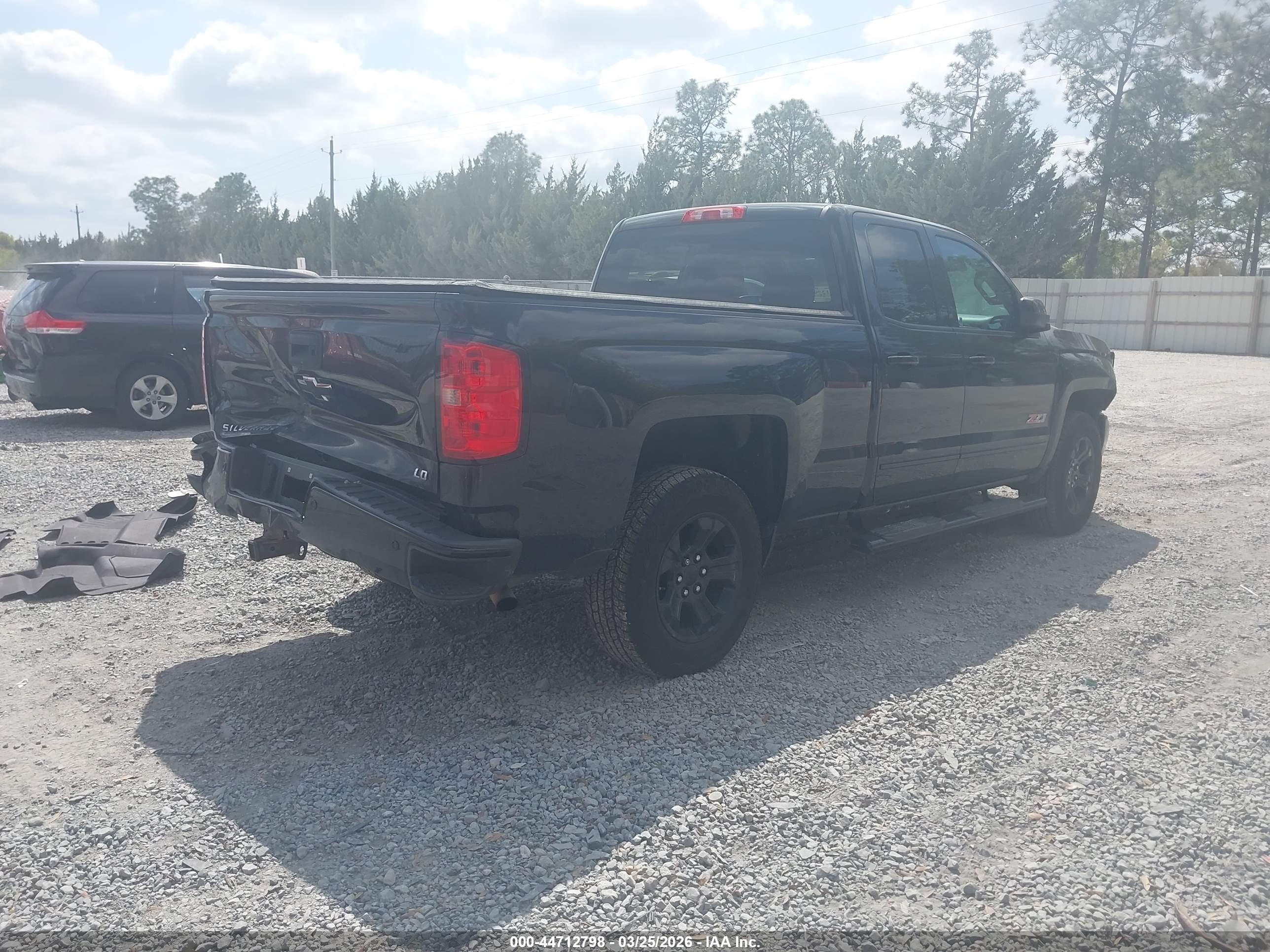 CHEVROLET SILVERADO image 4