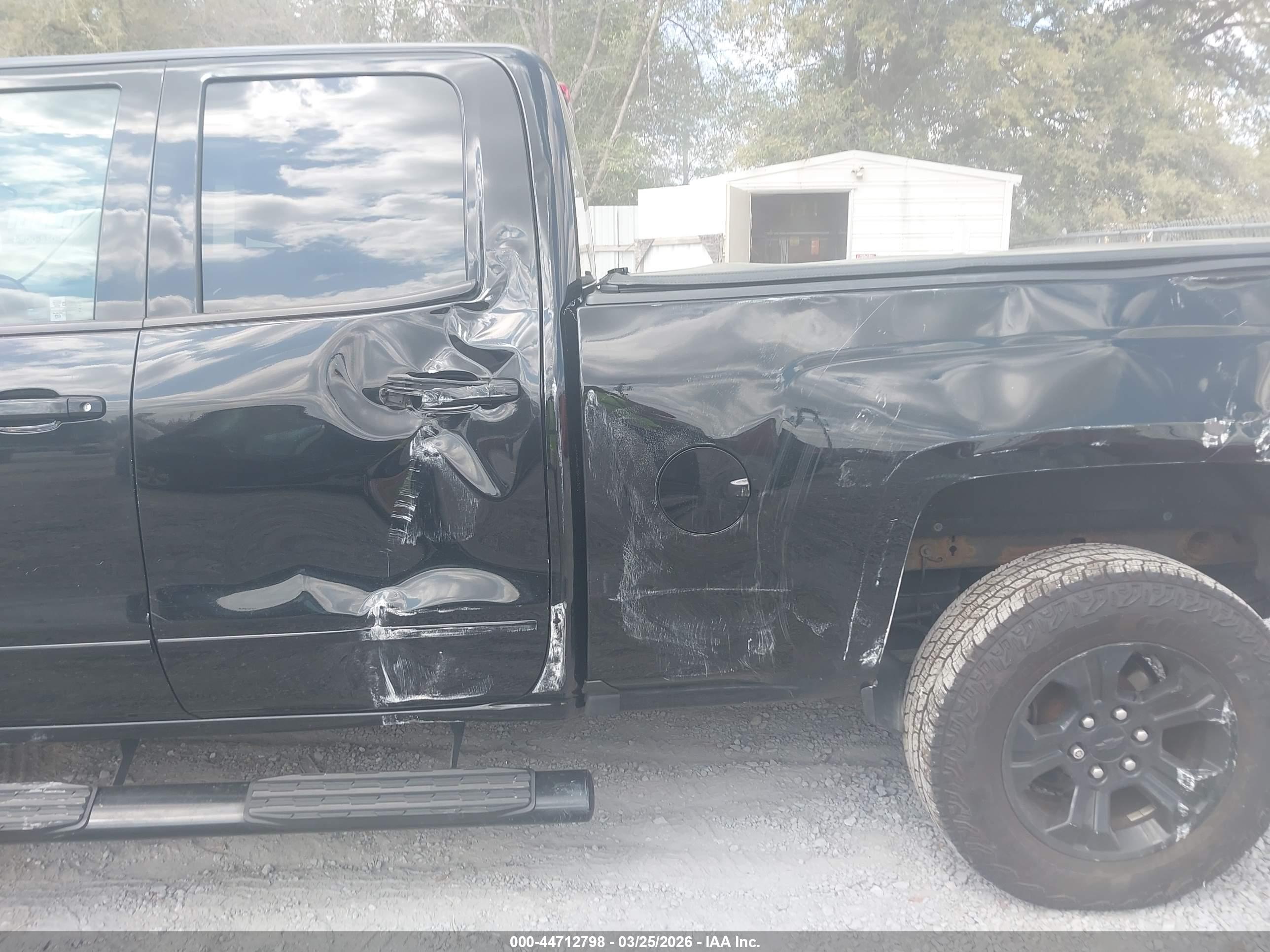 CHEVROLET SILVERADO image 6