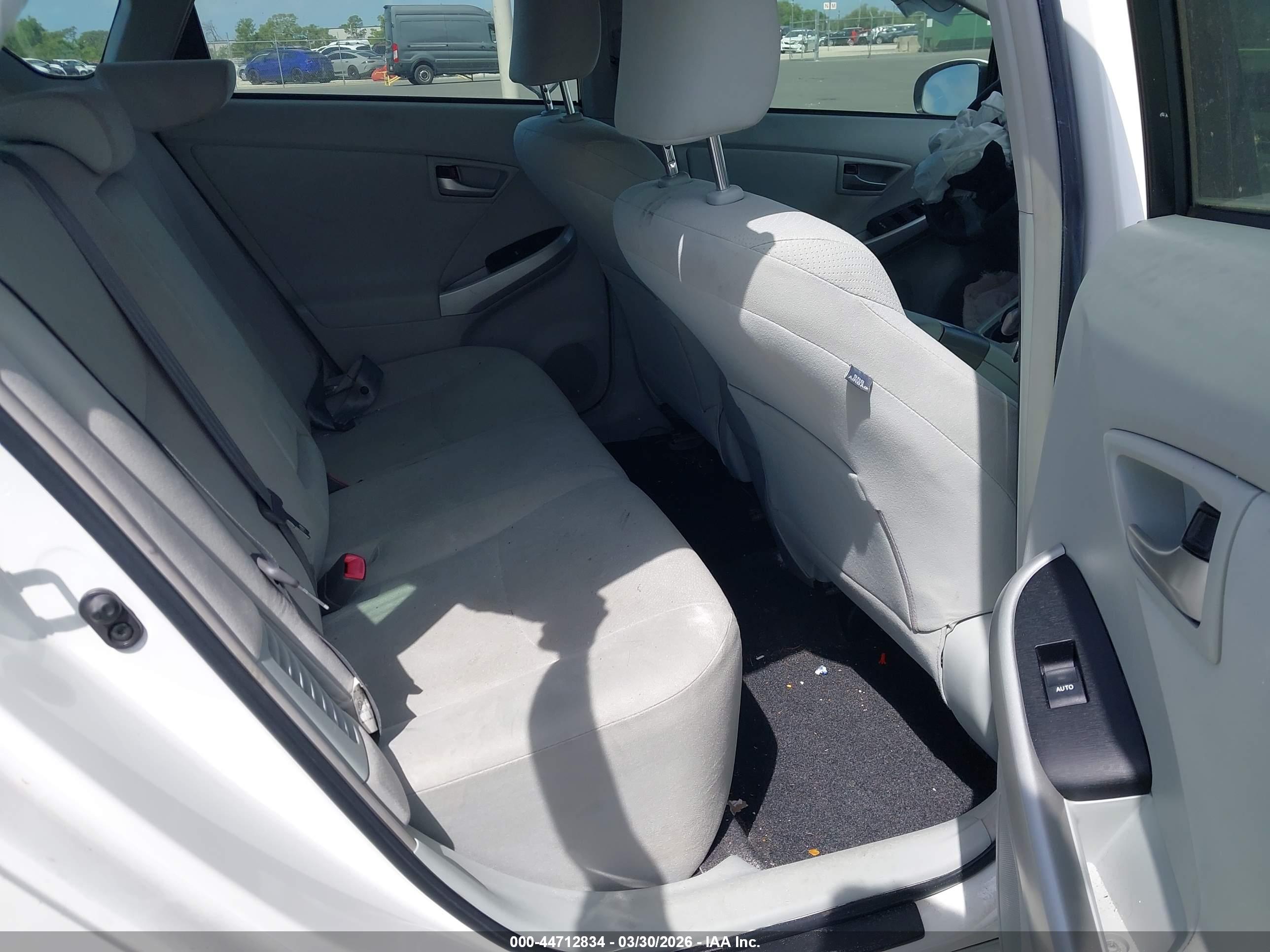 TOYOTA PRIUS image 8