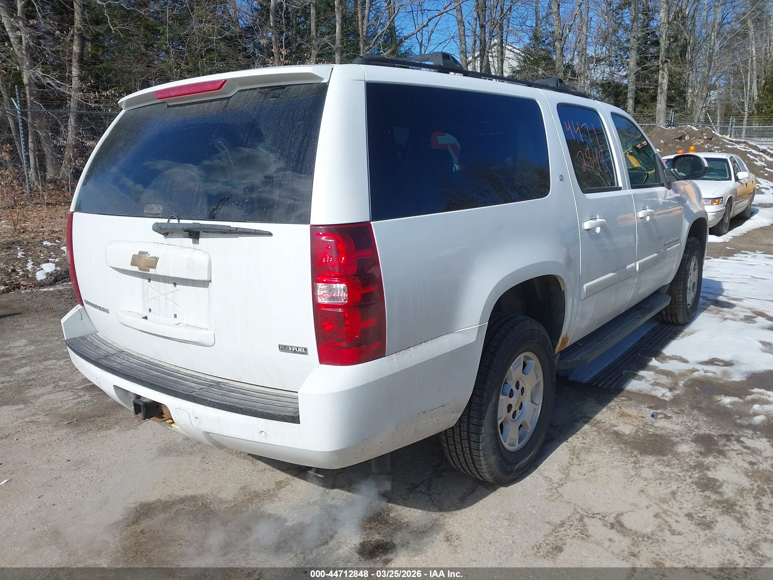 CHEVROLET SUBURBAN image 4