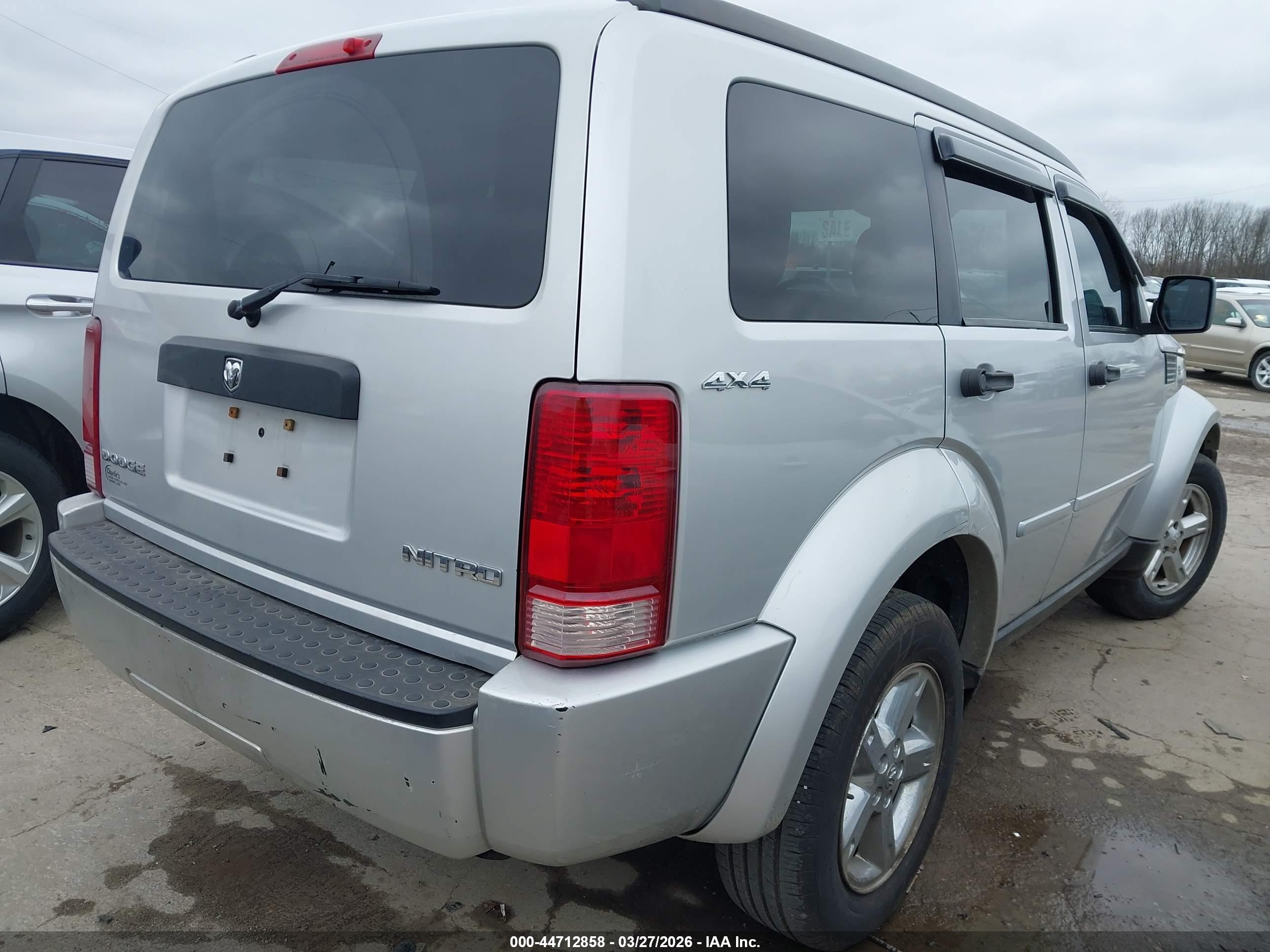 DODGE NITRO image 4