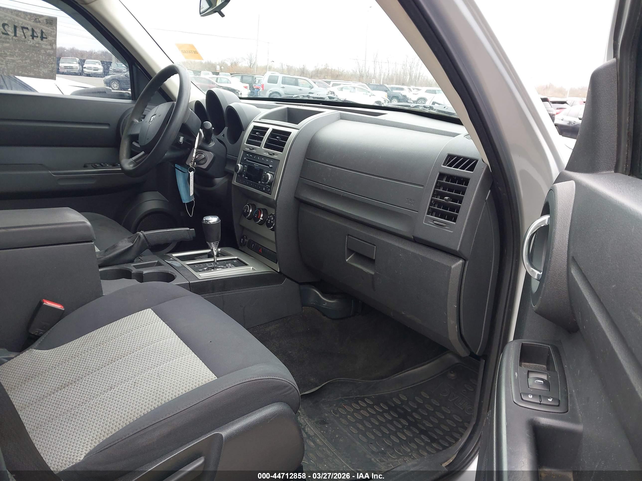 DODGE NITRO image 5