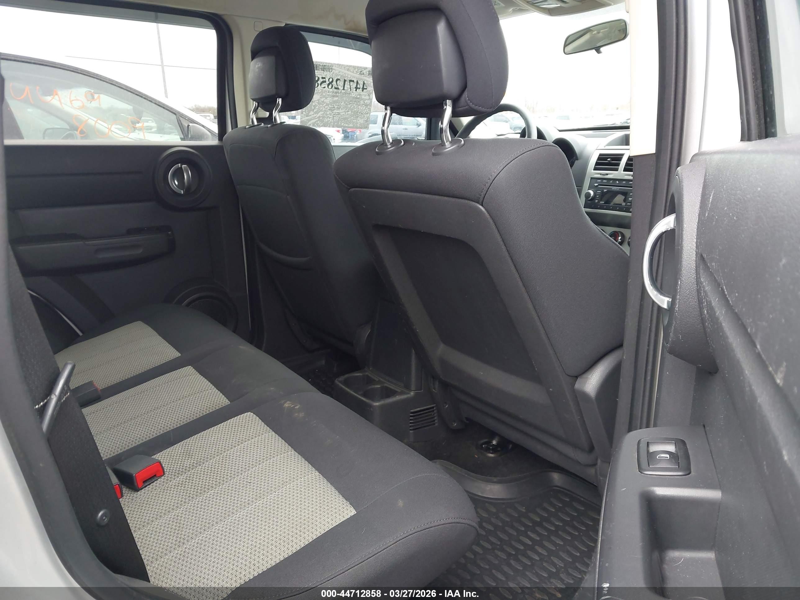DODGE NITRO image 8