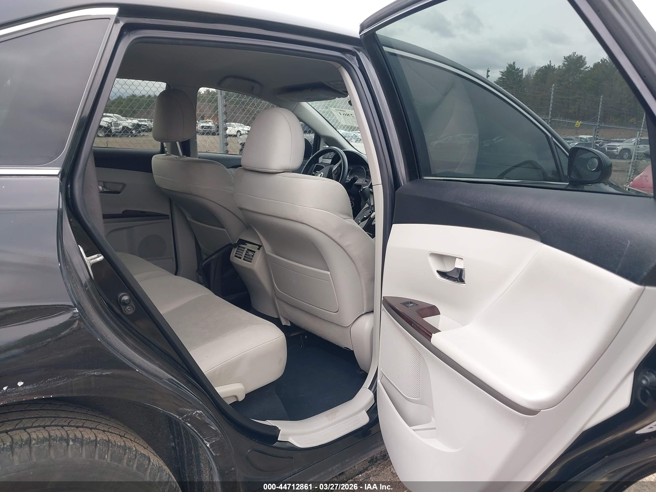 TOYOTA VENZA image 8