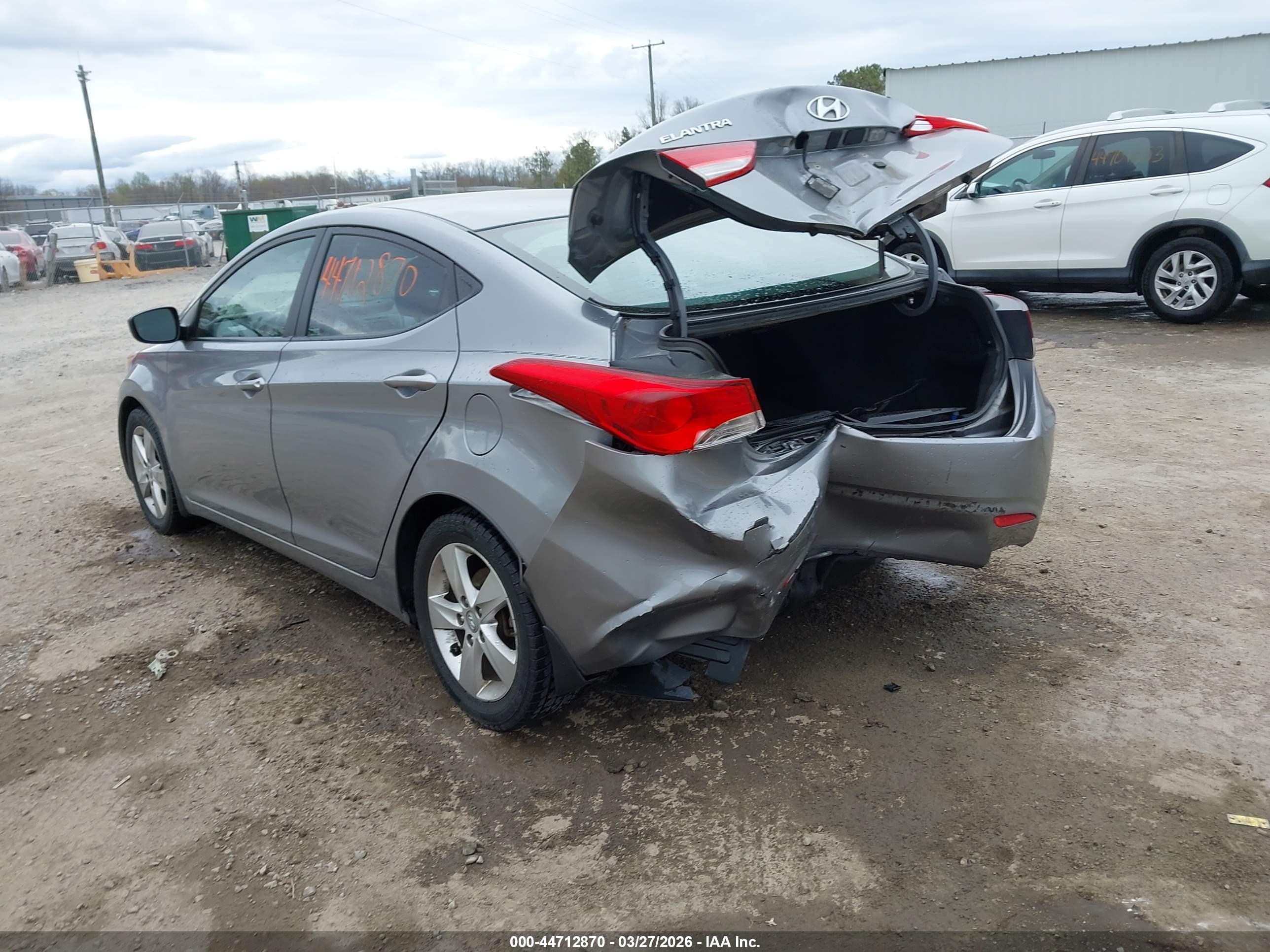 HYUNDAI ELANTRA image 3