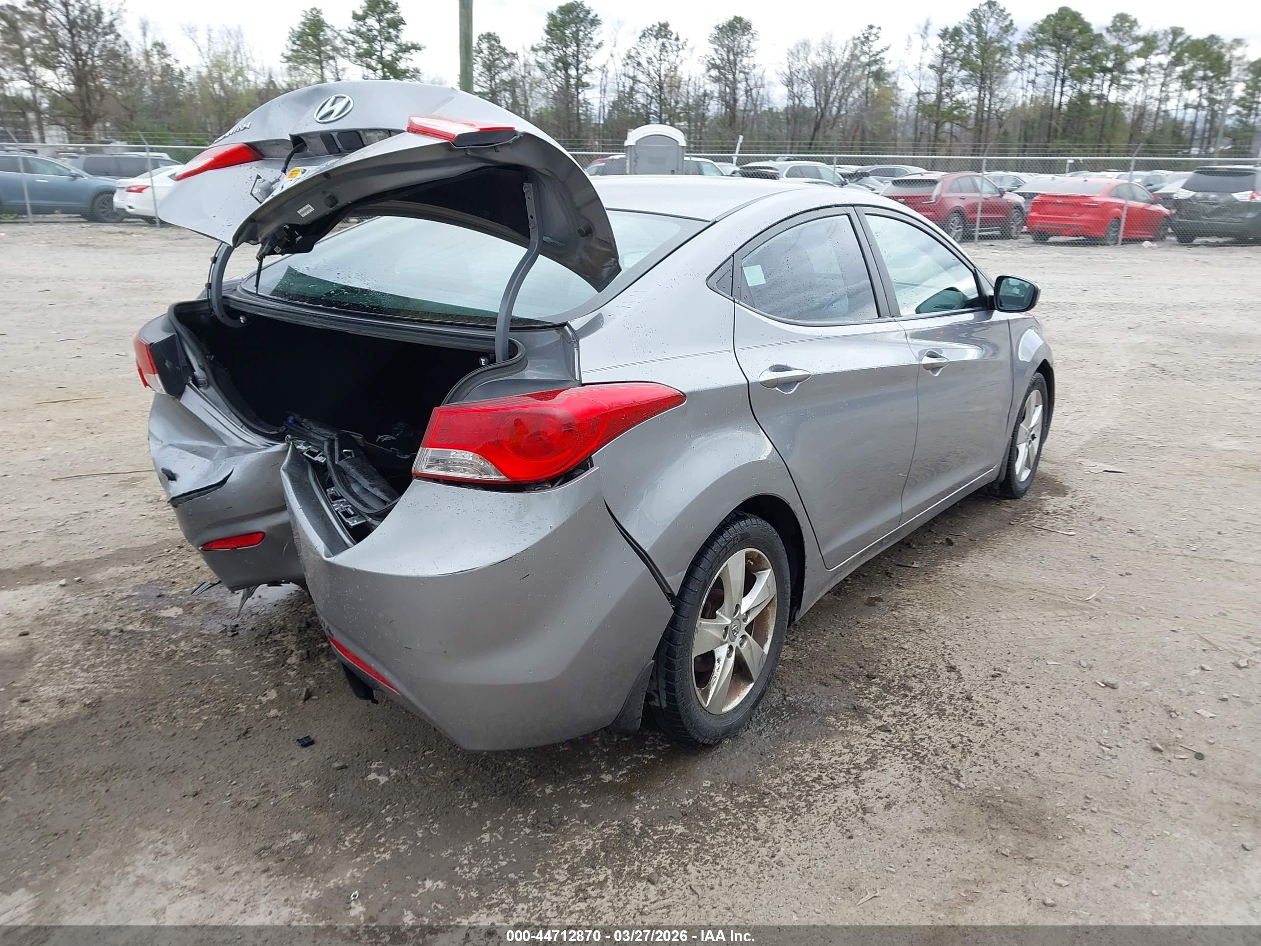 HYUNDAI ELANTRA image 4