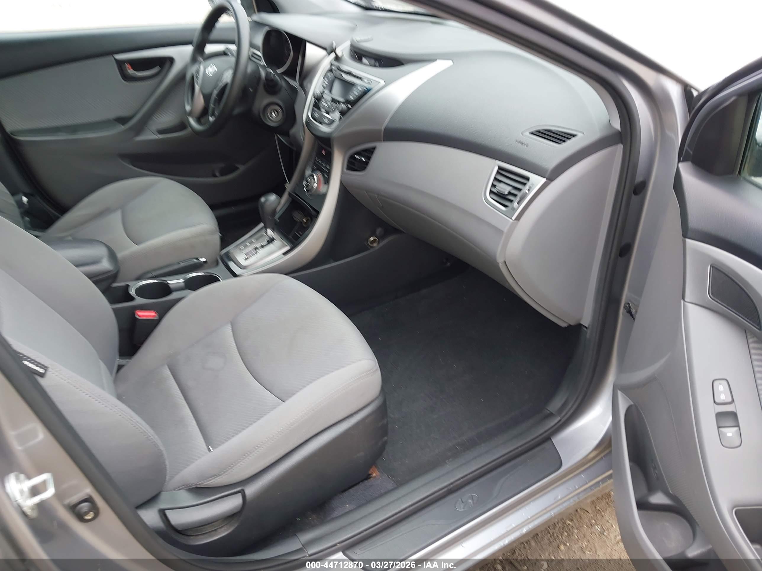 HYUNDAI ELANTRA image 5