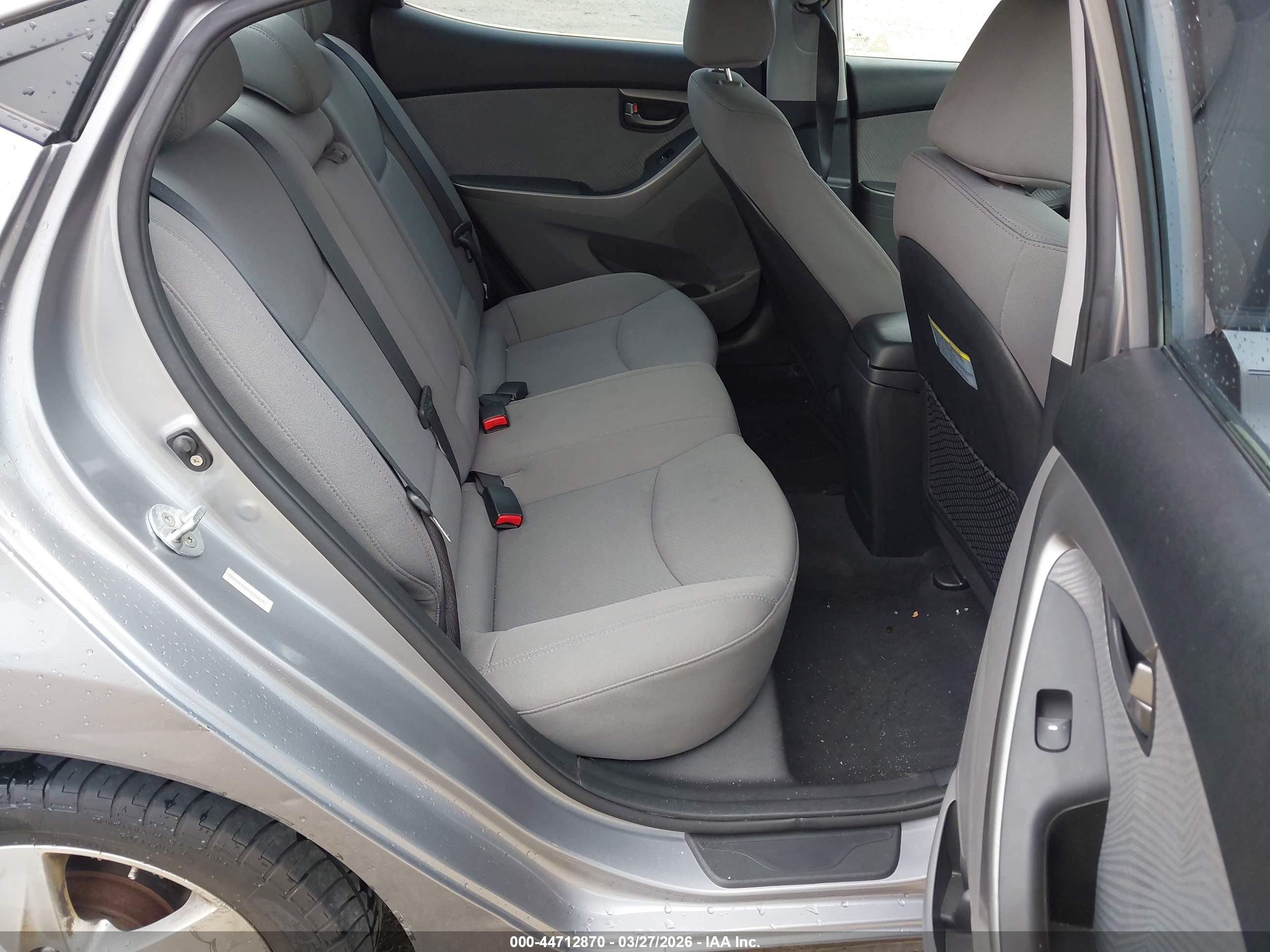 HYUNDAI ELANTRA image 8