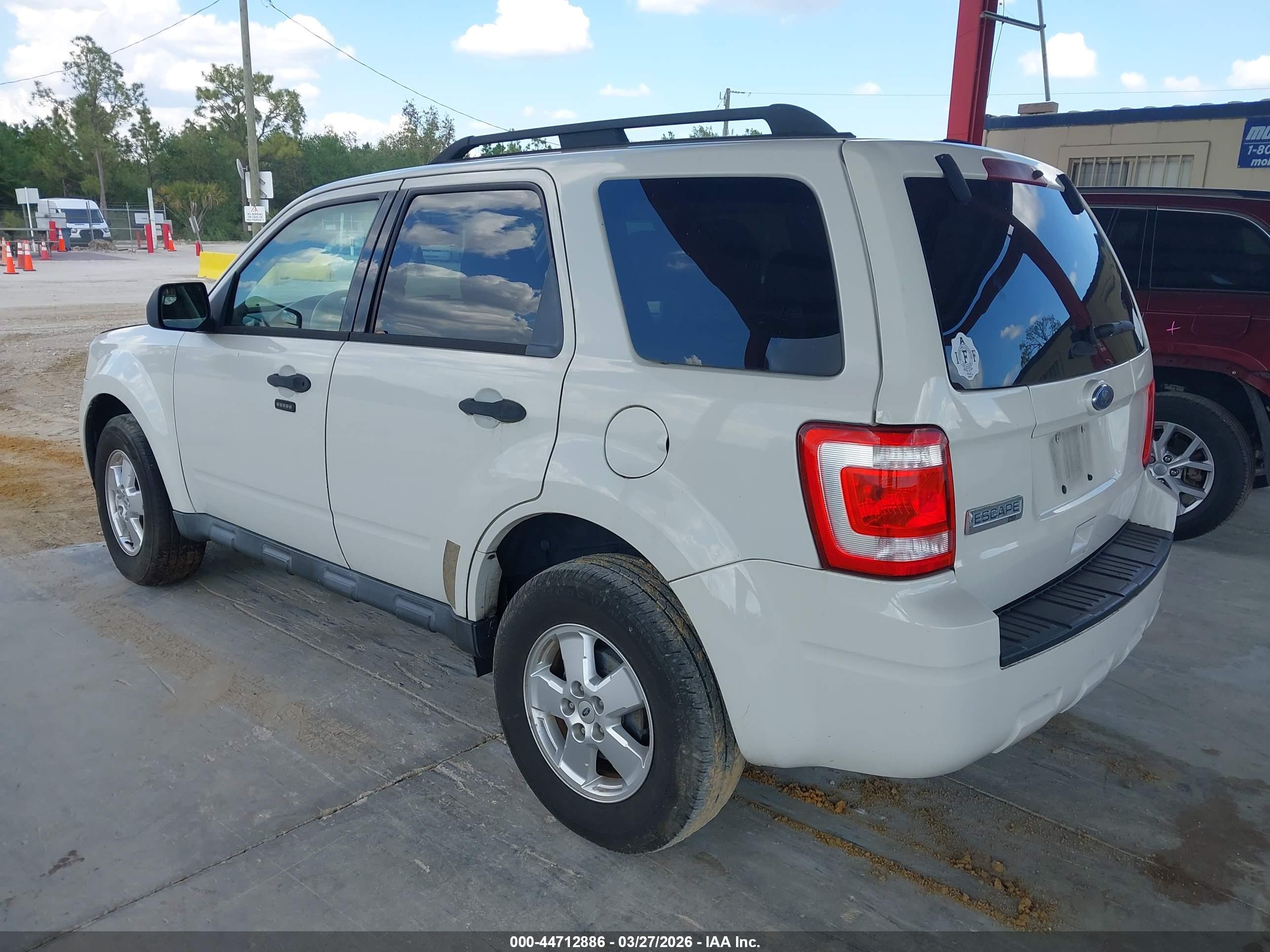 FORD ESCAPE image 3