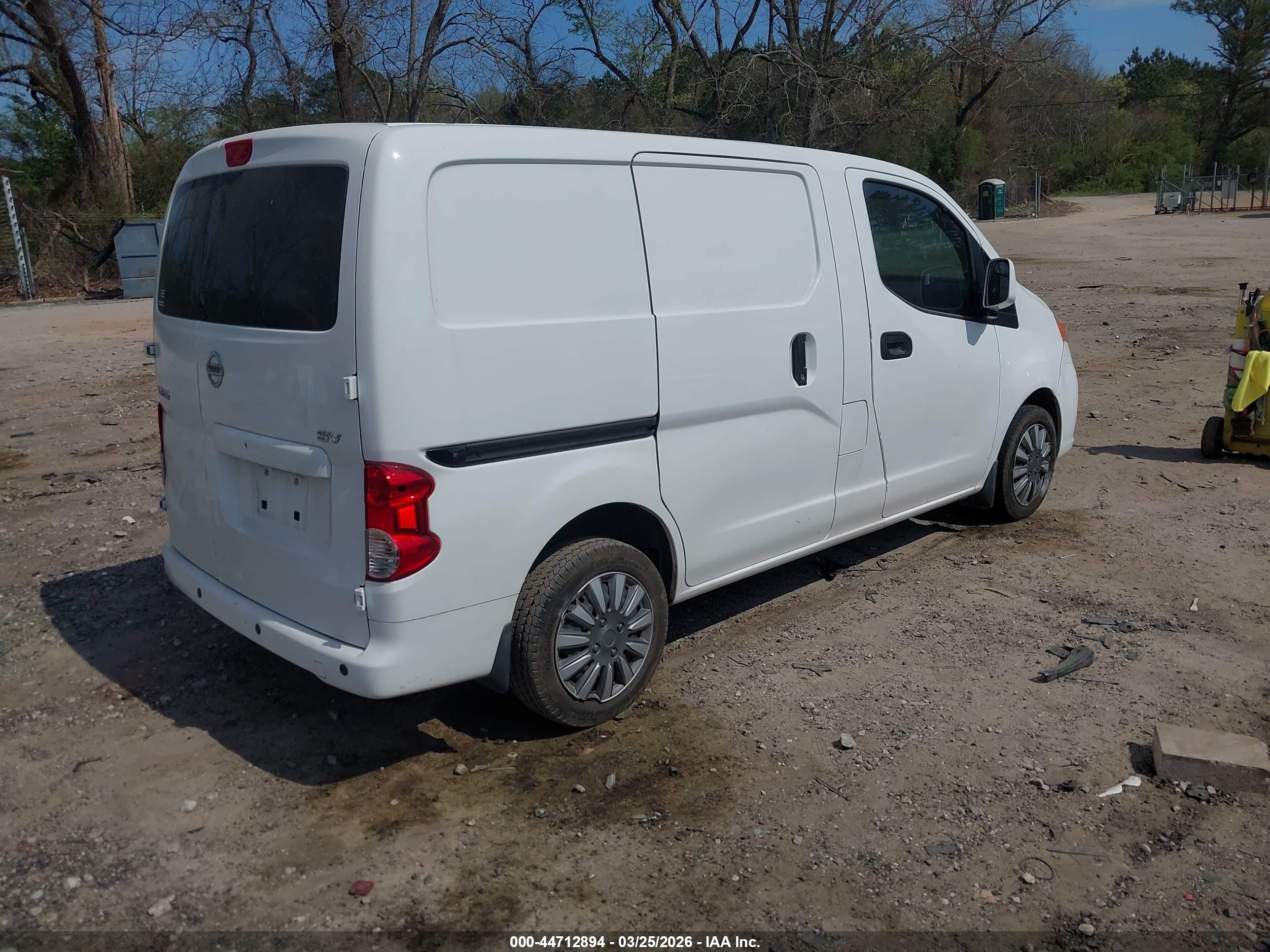 NISSAN NV200 image 4