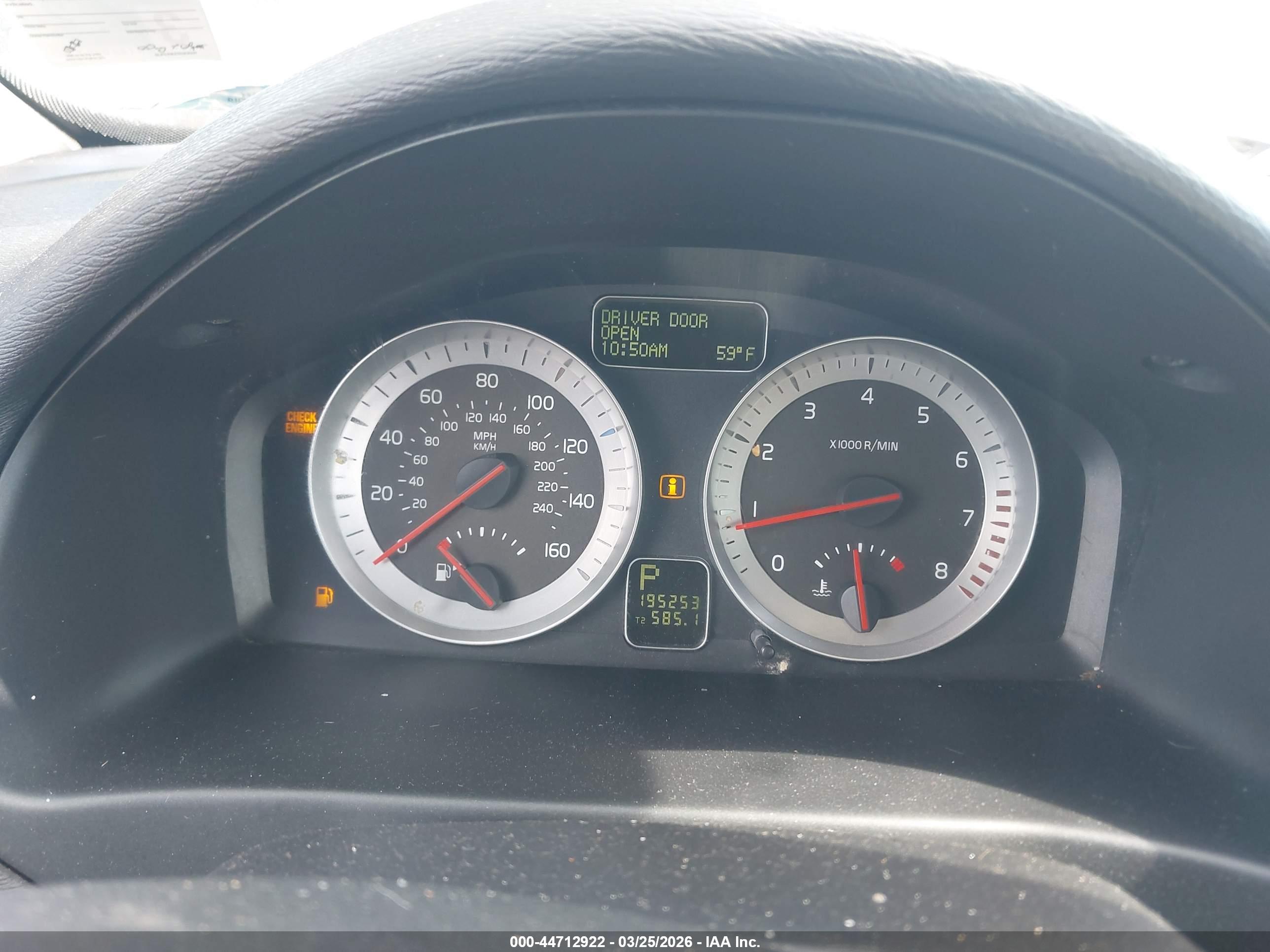 VOLVO C70 image 7