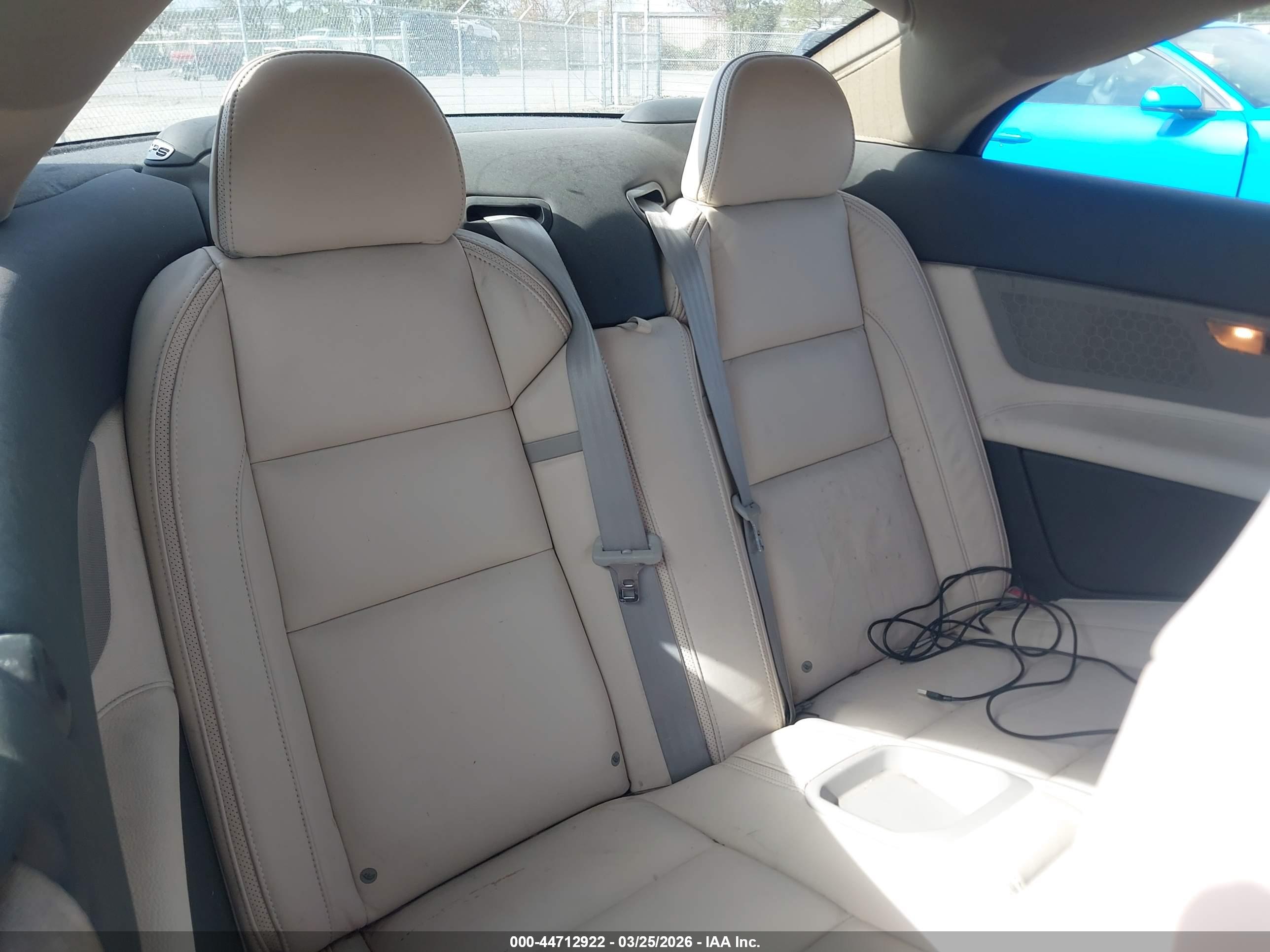 VOLVO C70 image 8