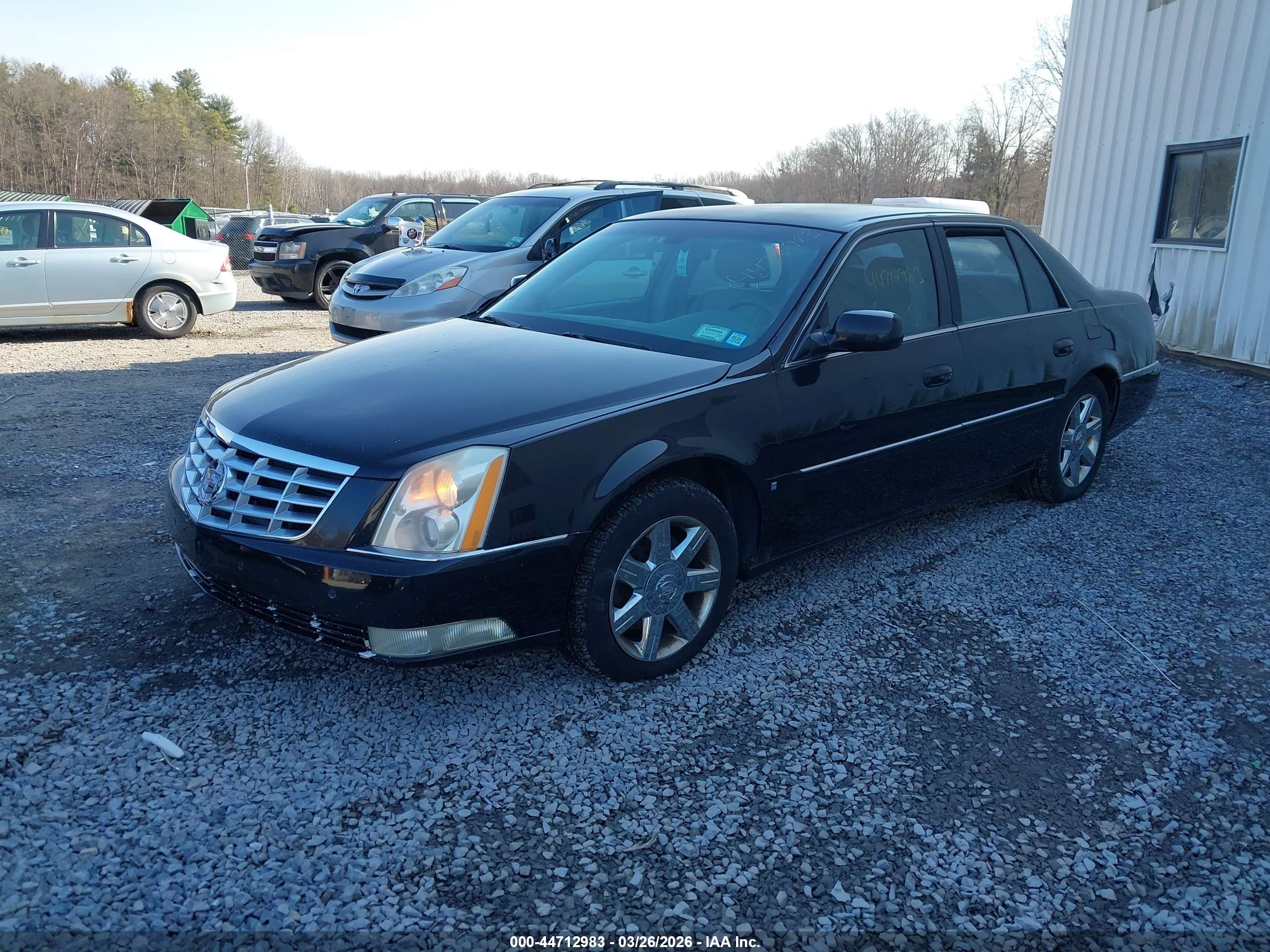 CADILLAC DTS image 2