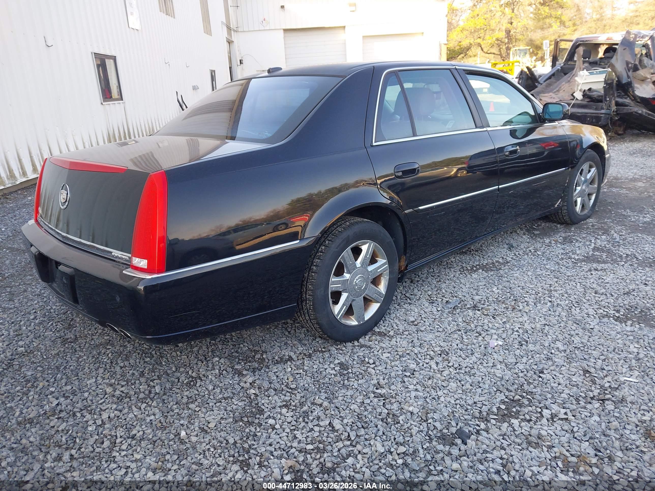 CADILLAC DTS image 4