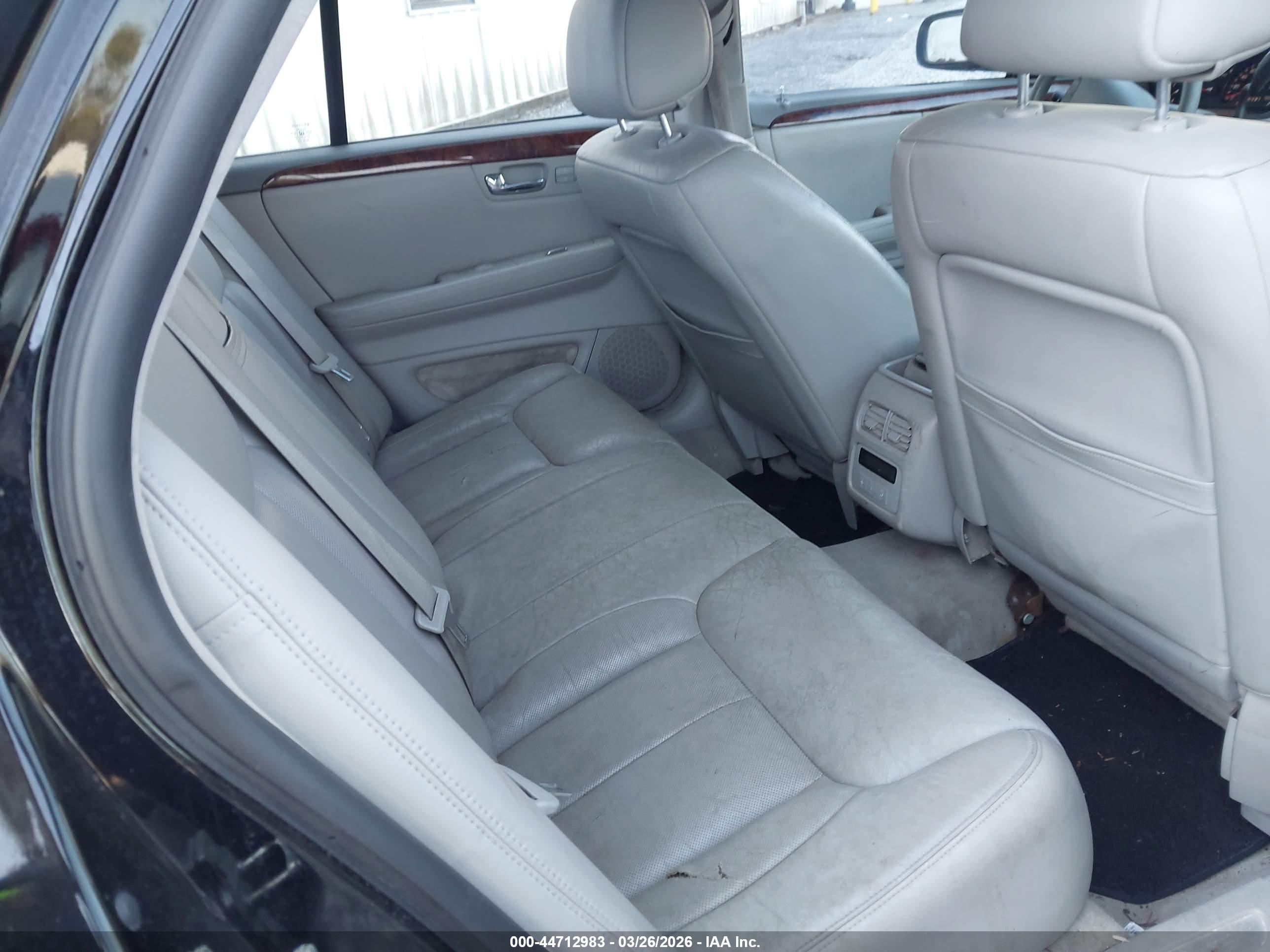 CADILLAC DTS image 8