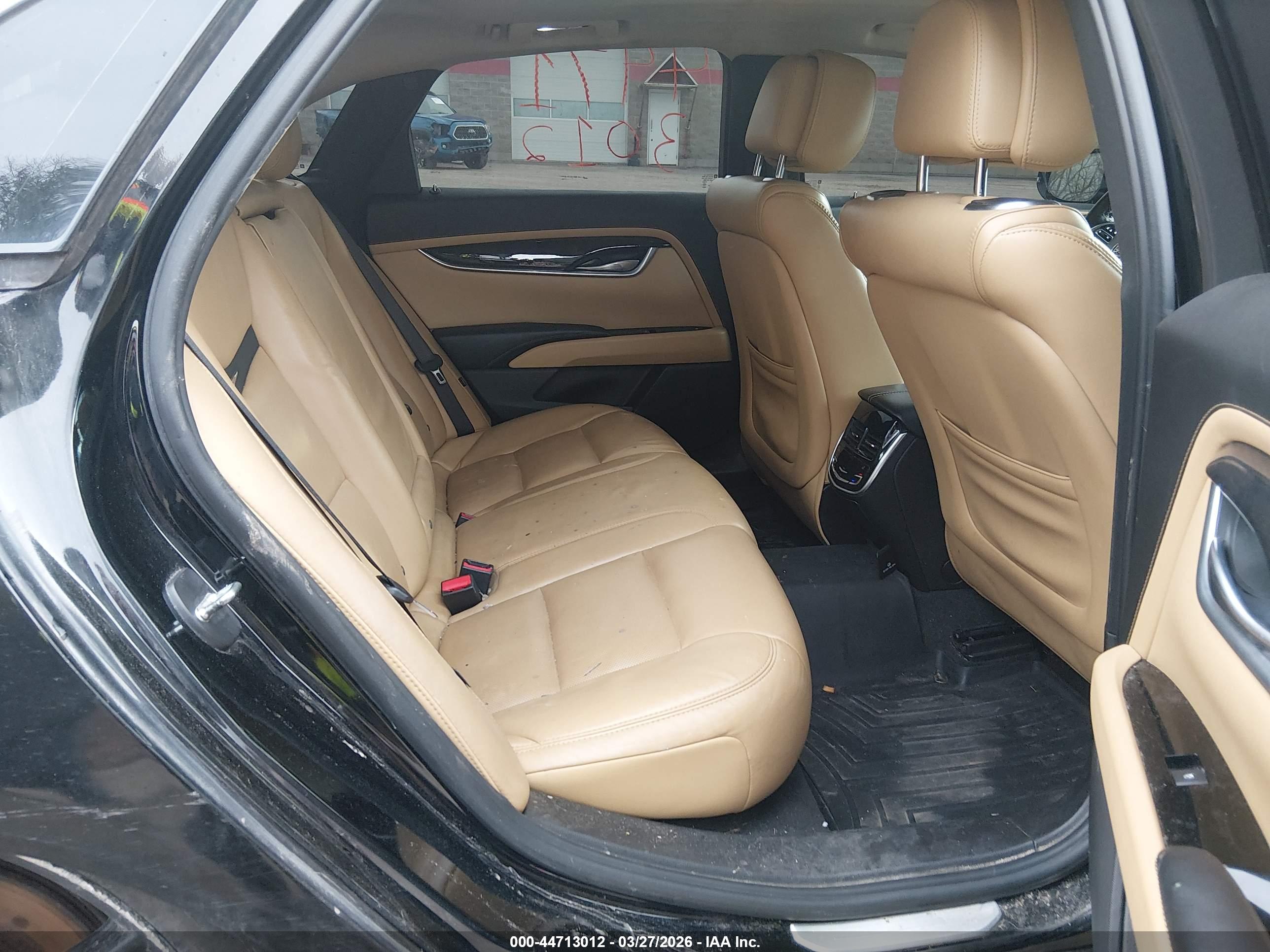CADILLAC XTS image 8
