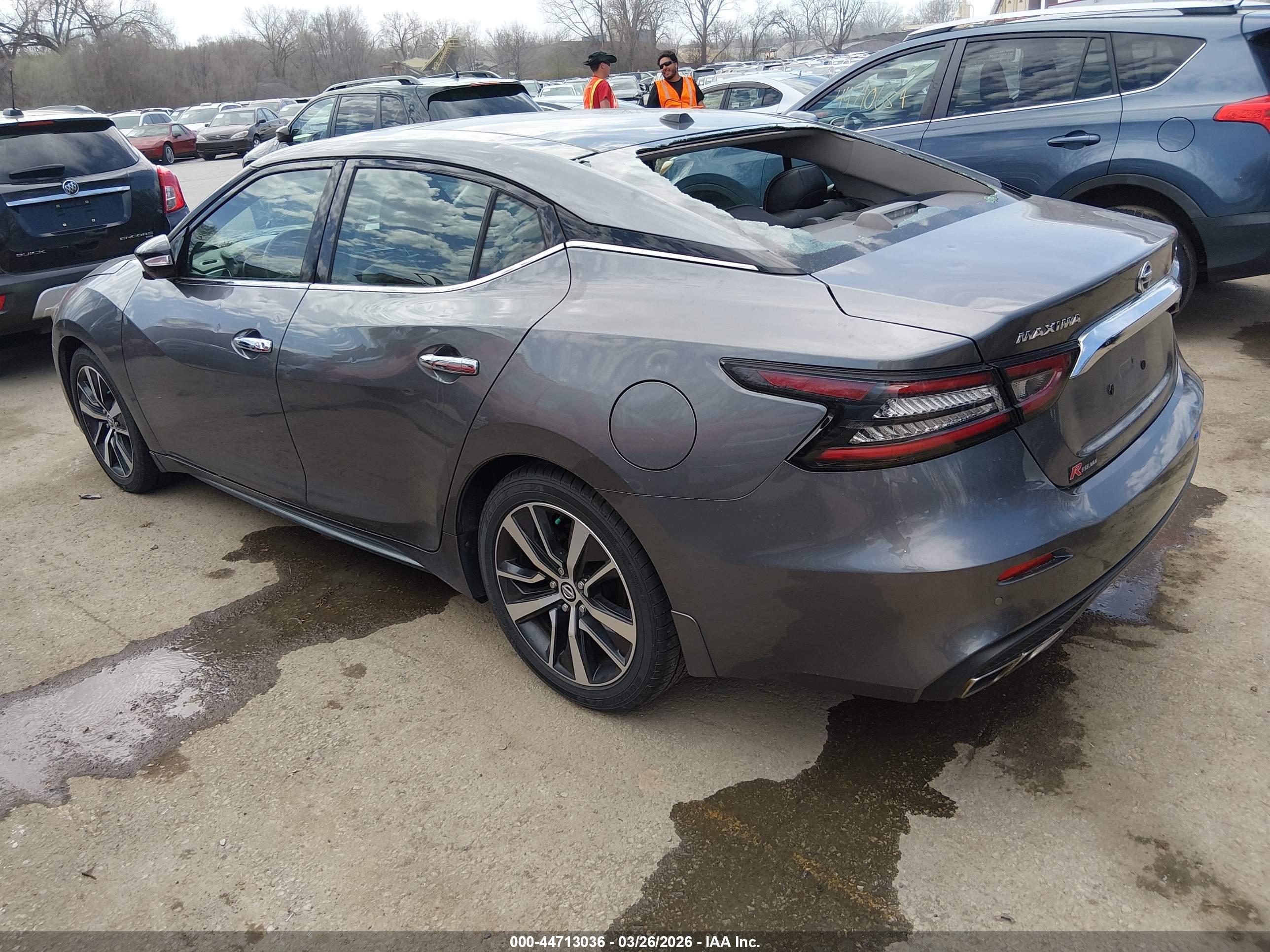 NISSAN MAXIMA image 3