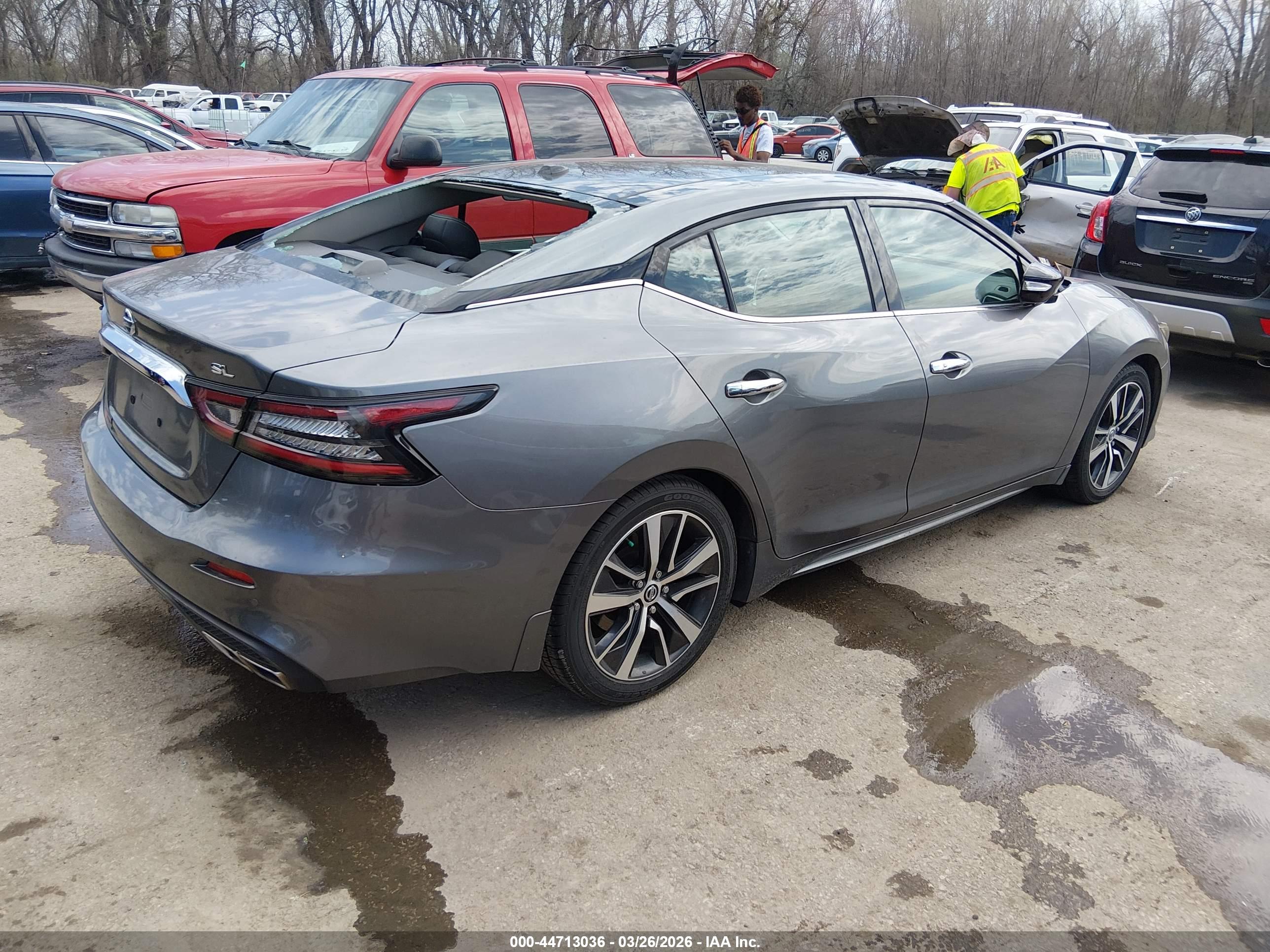 NISSAN MAXIMA image 4