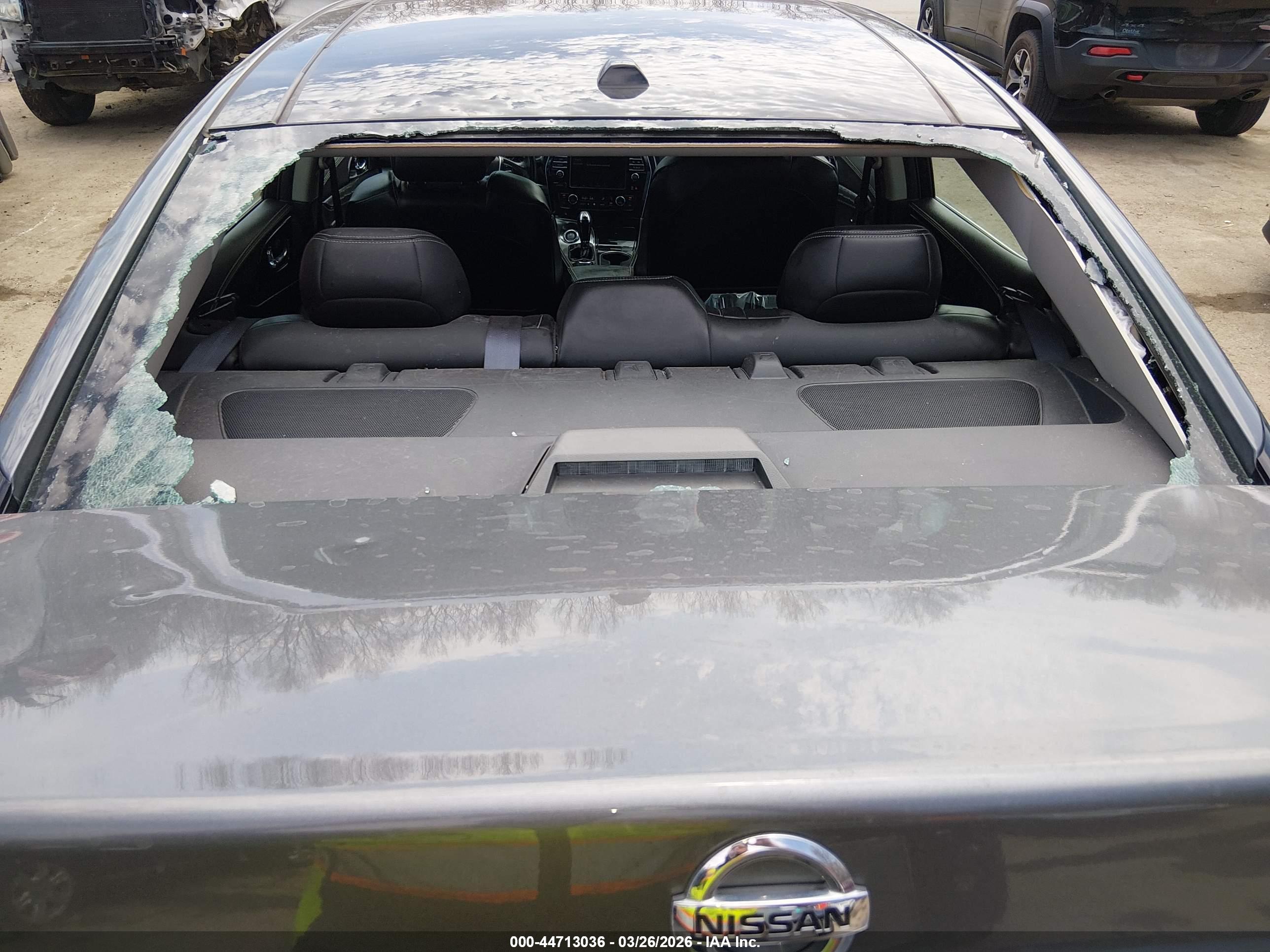 NISSAN MAXIMA image 6