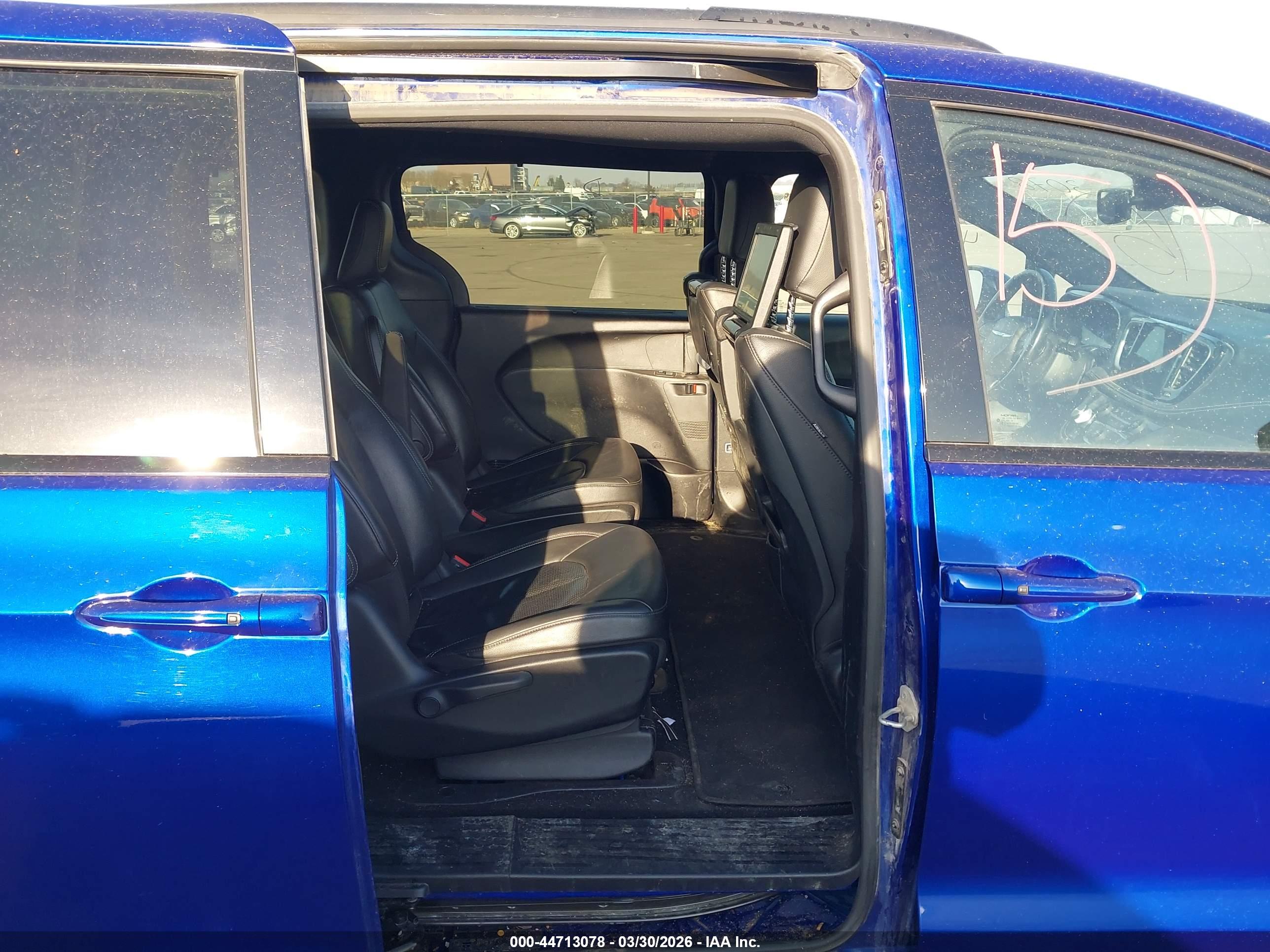 CHRYSLER PACIFICA image 8