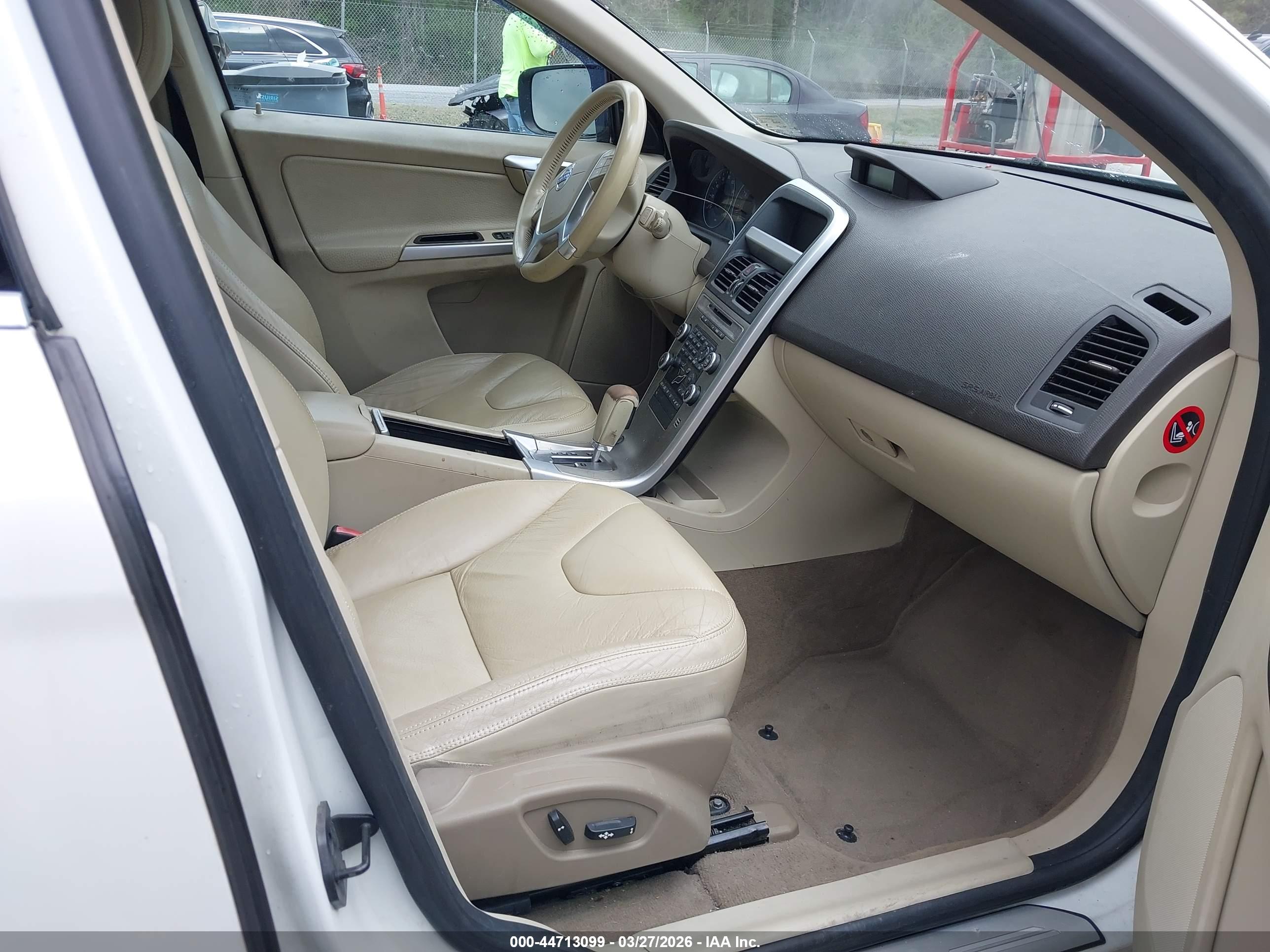 VOLVO XC60 image 5