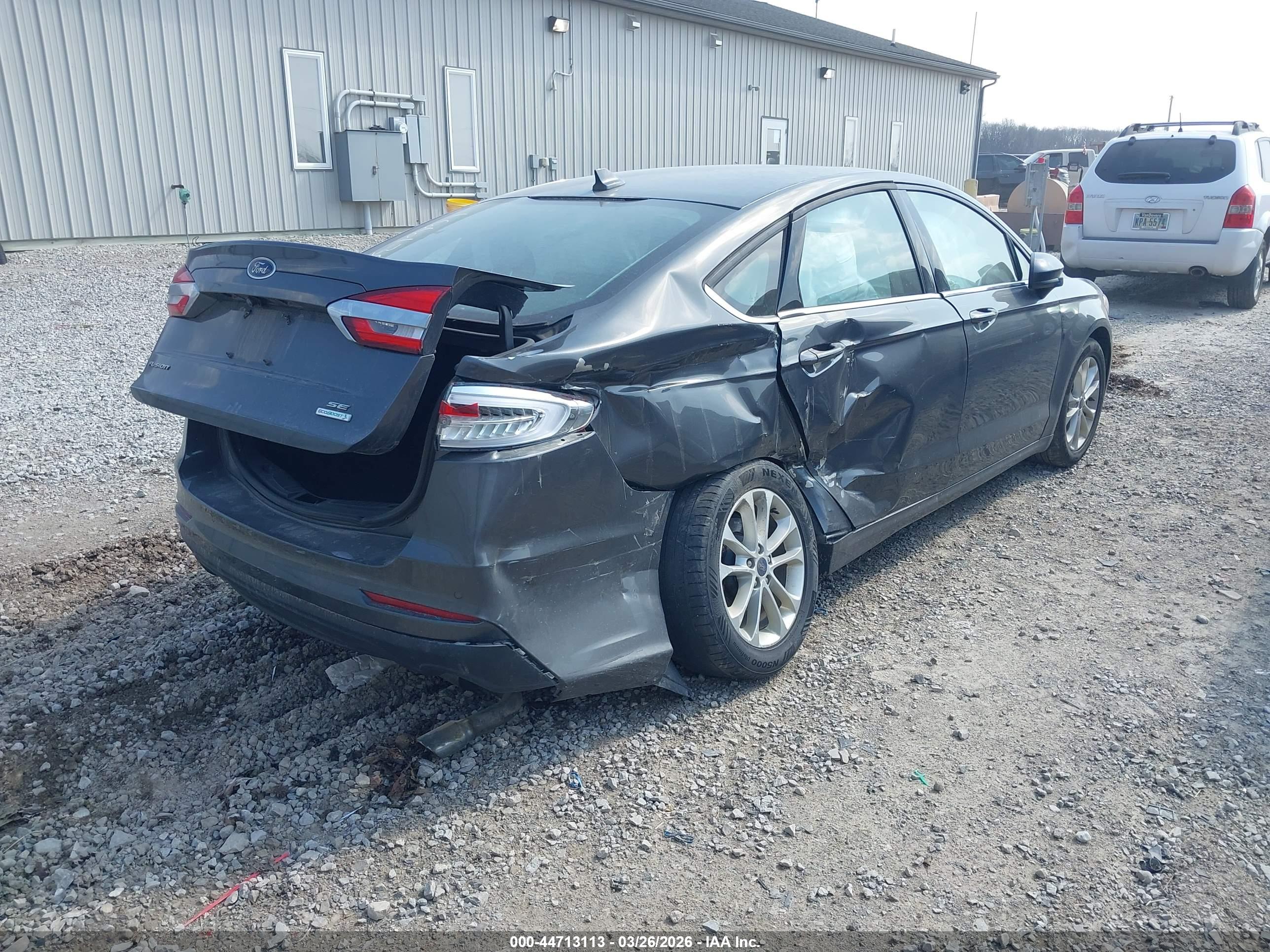 FORD FUSION image 4
