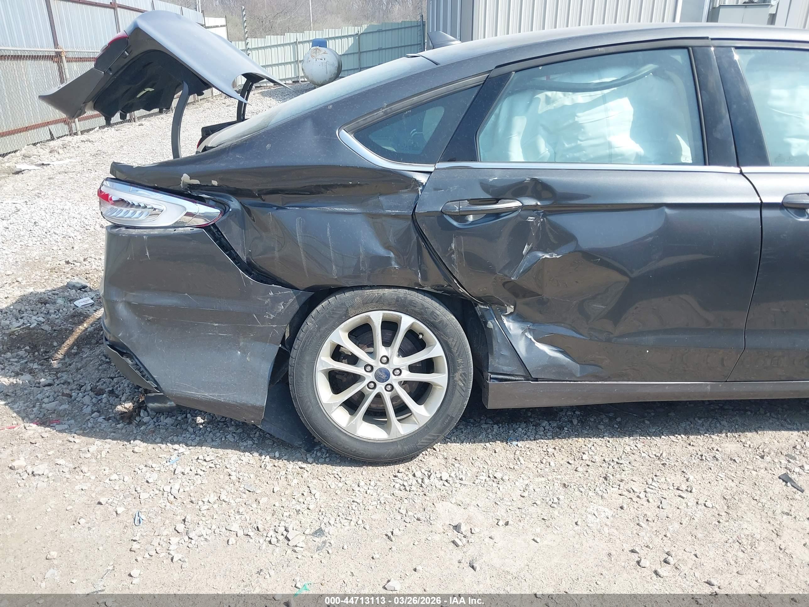 FORD FUSION image 6