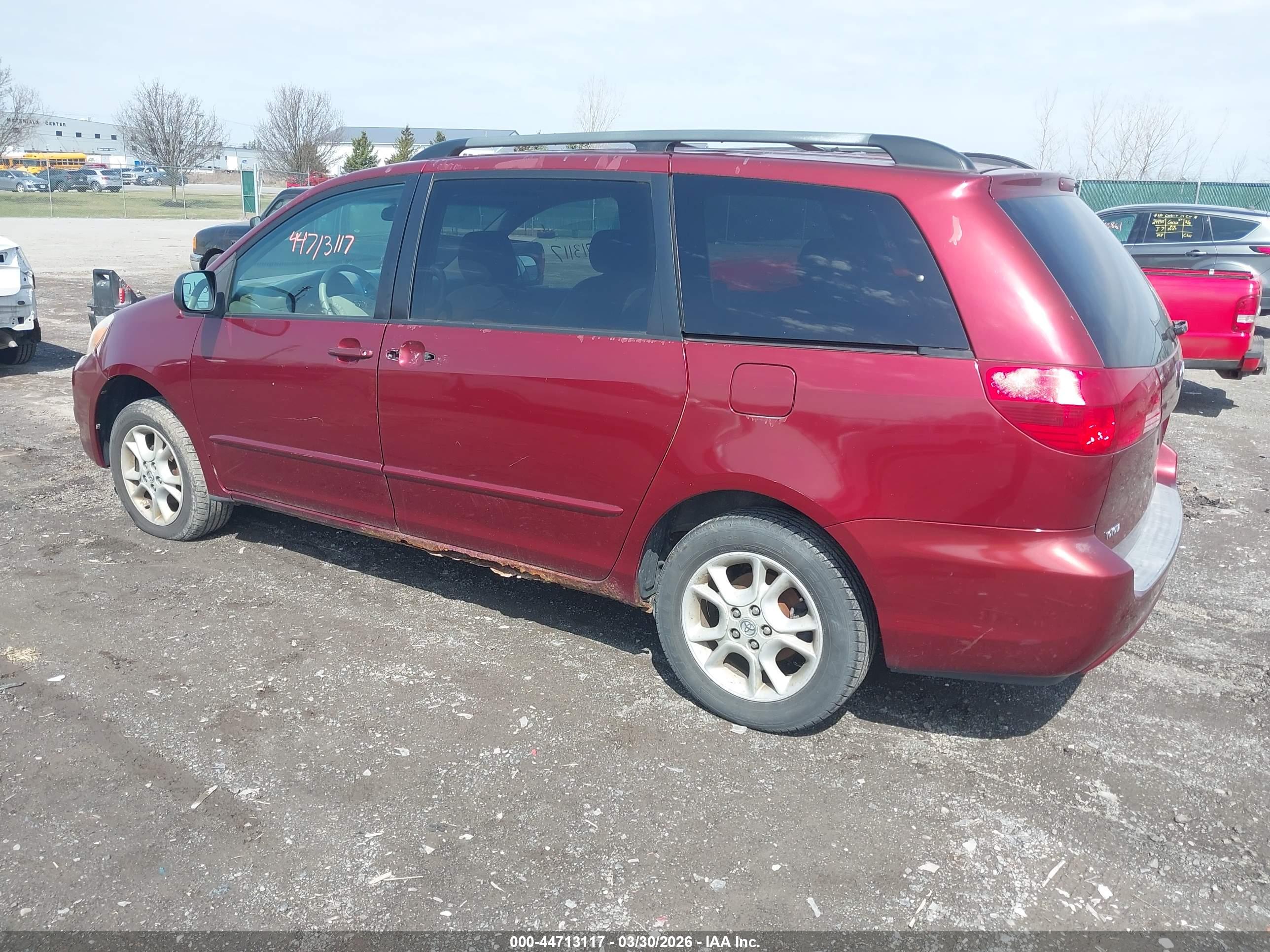 TOYOTA SIENNA image 3