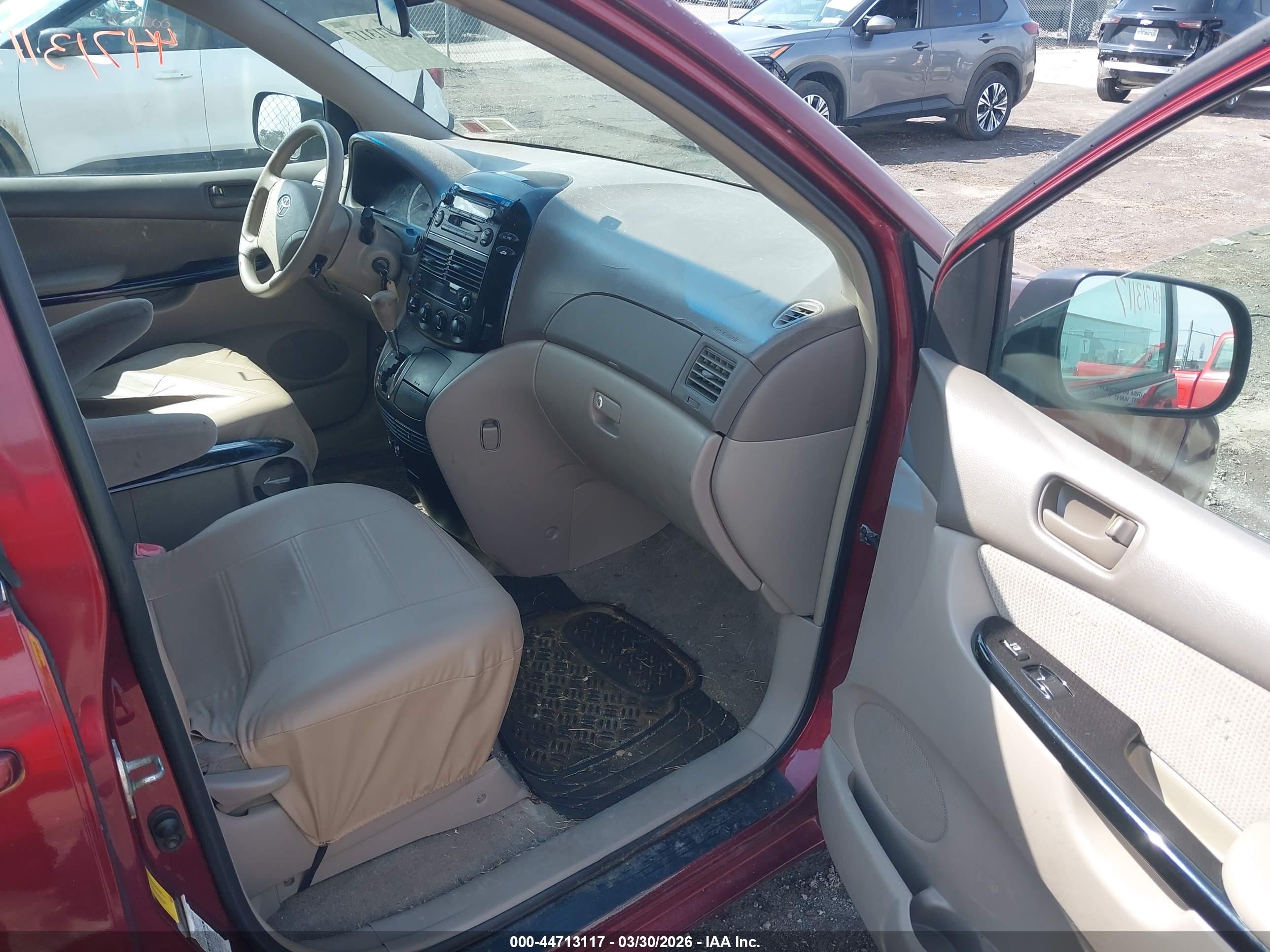 TOYOTA SIENNA image 5