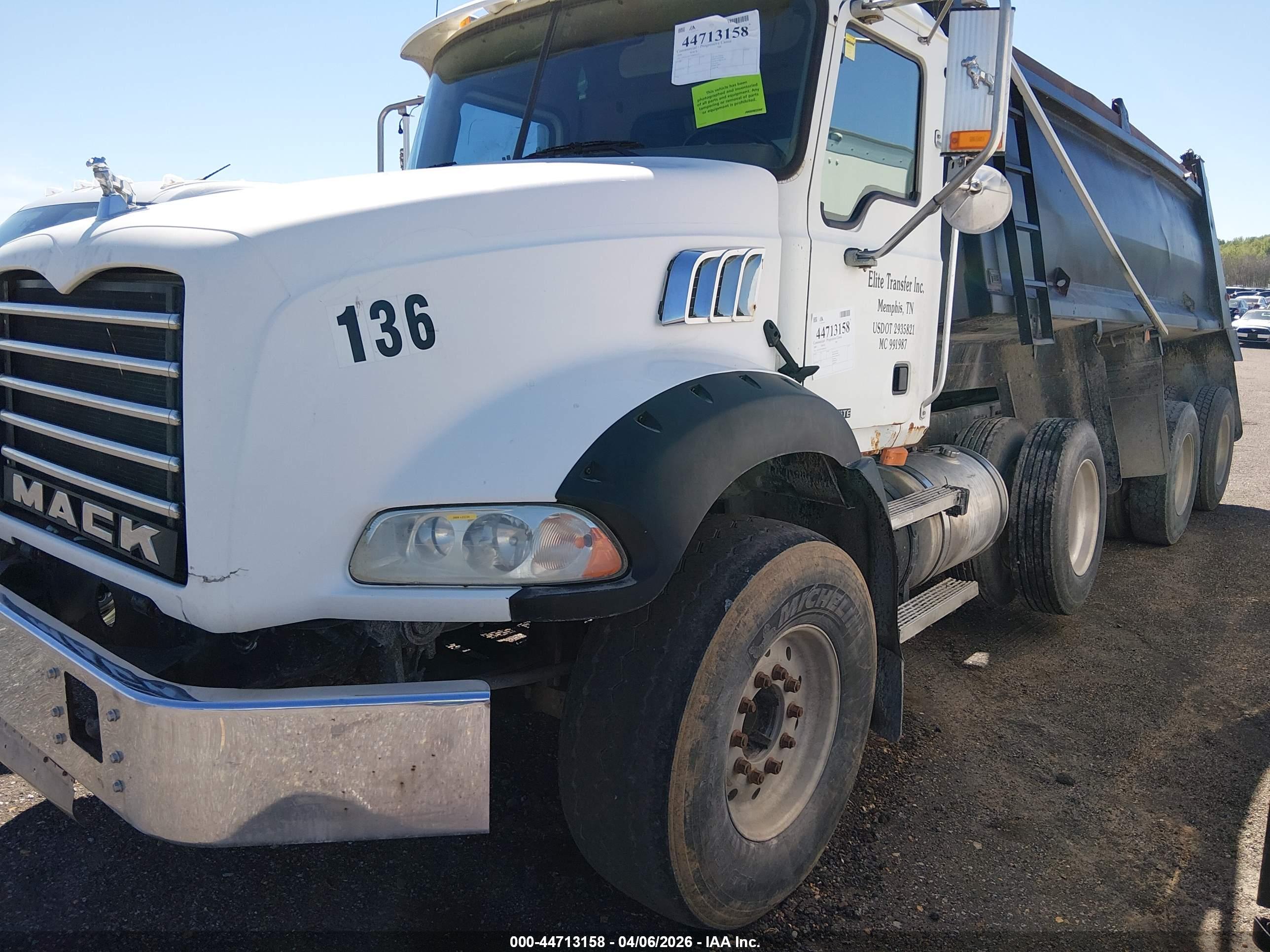MACK 700 image 2