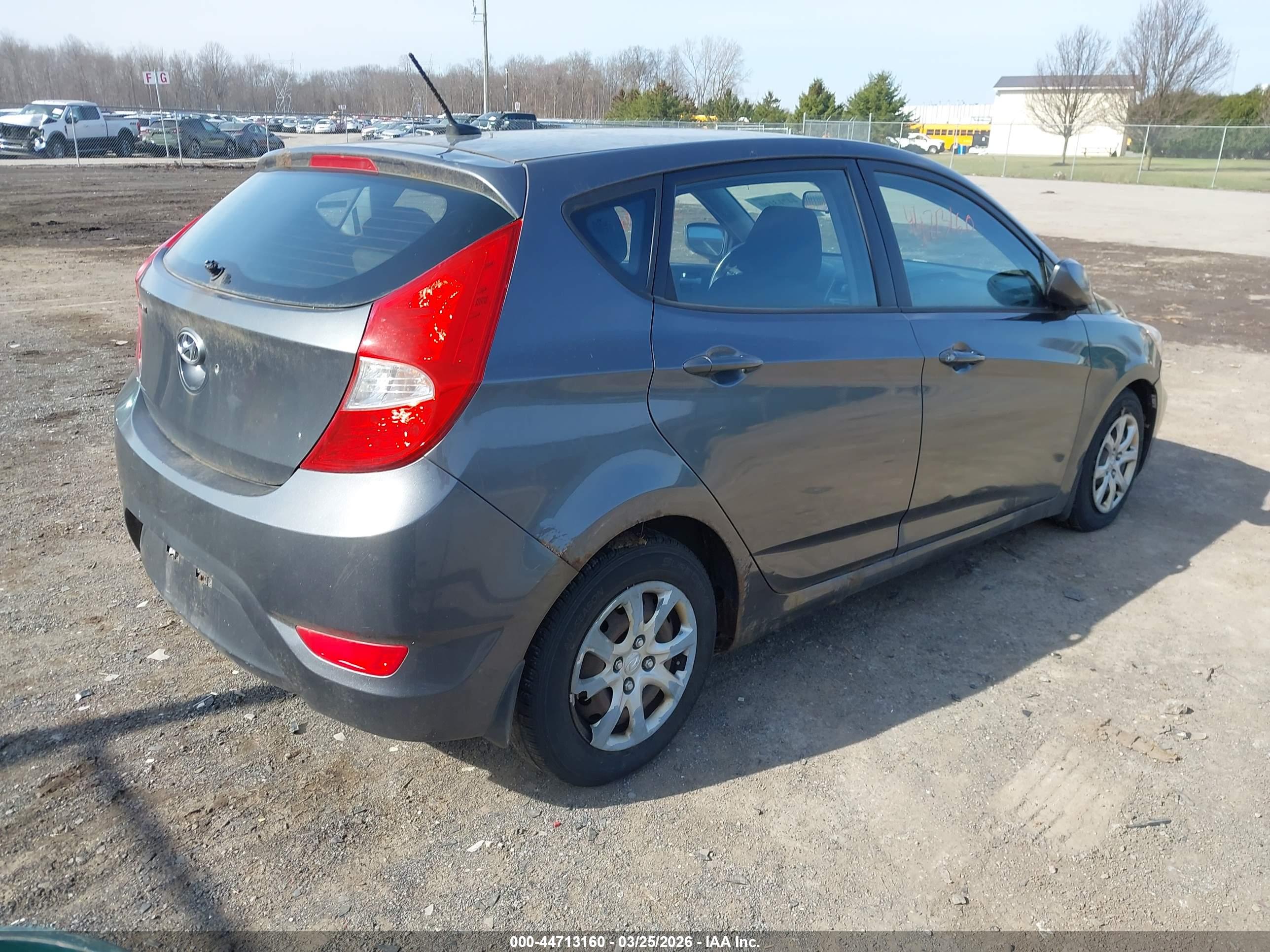 HYUNDAI ACCENT image 4