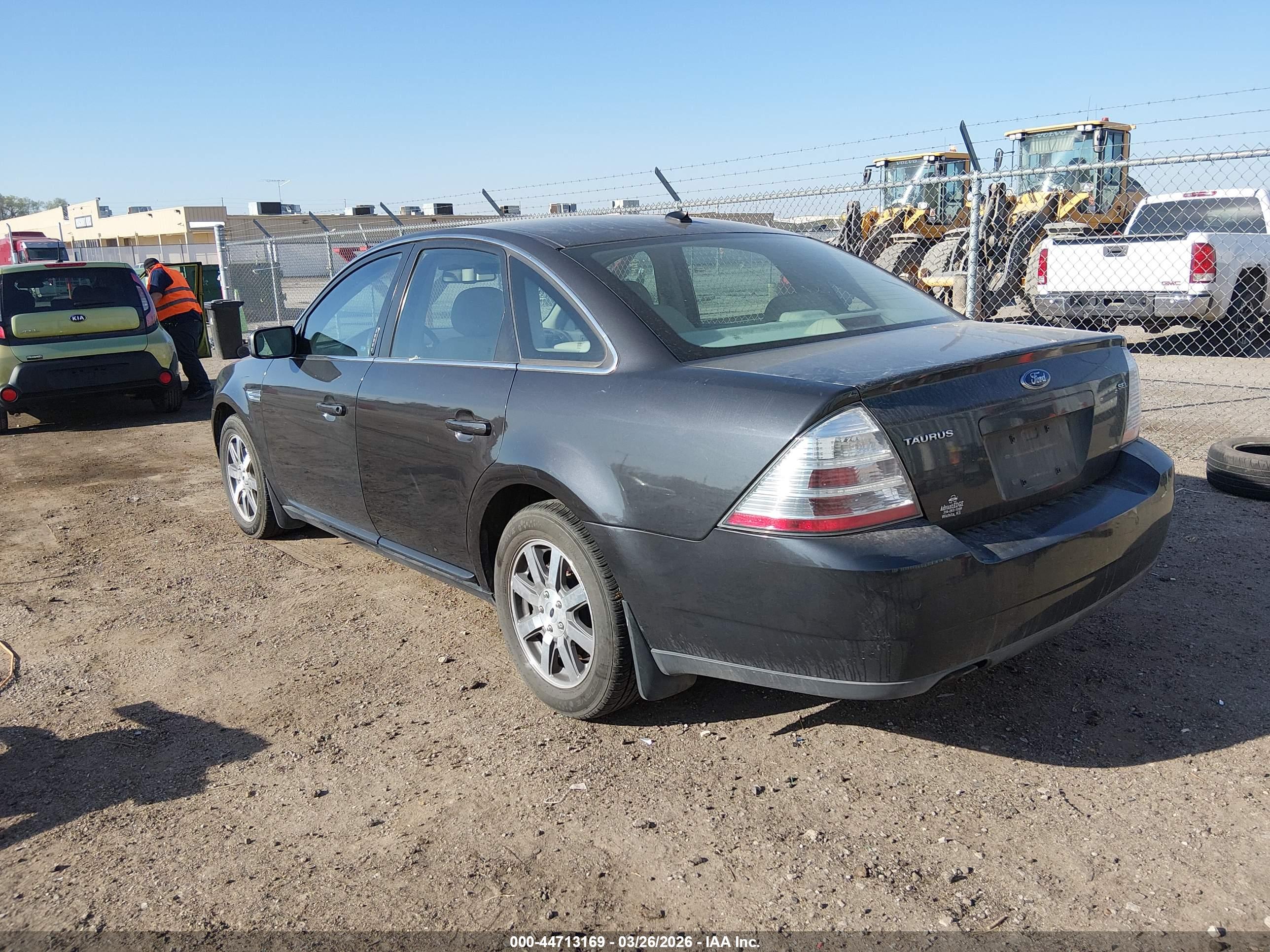 FORD TAURUS image 3