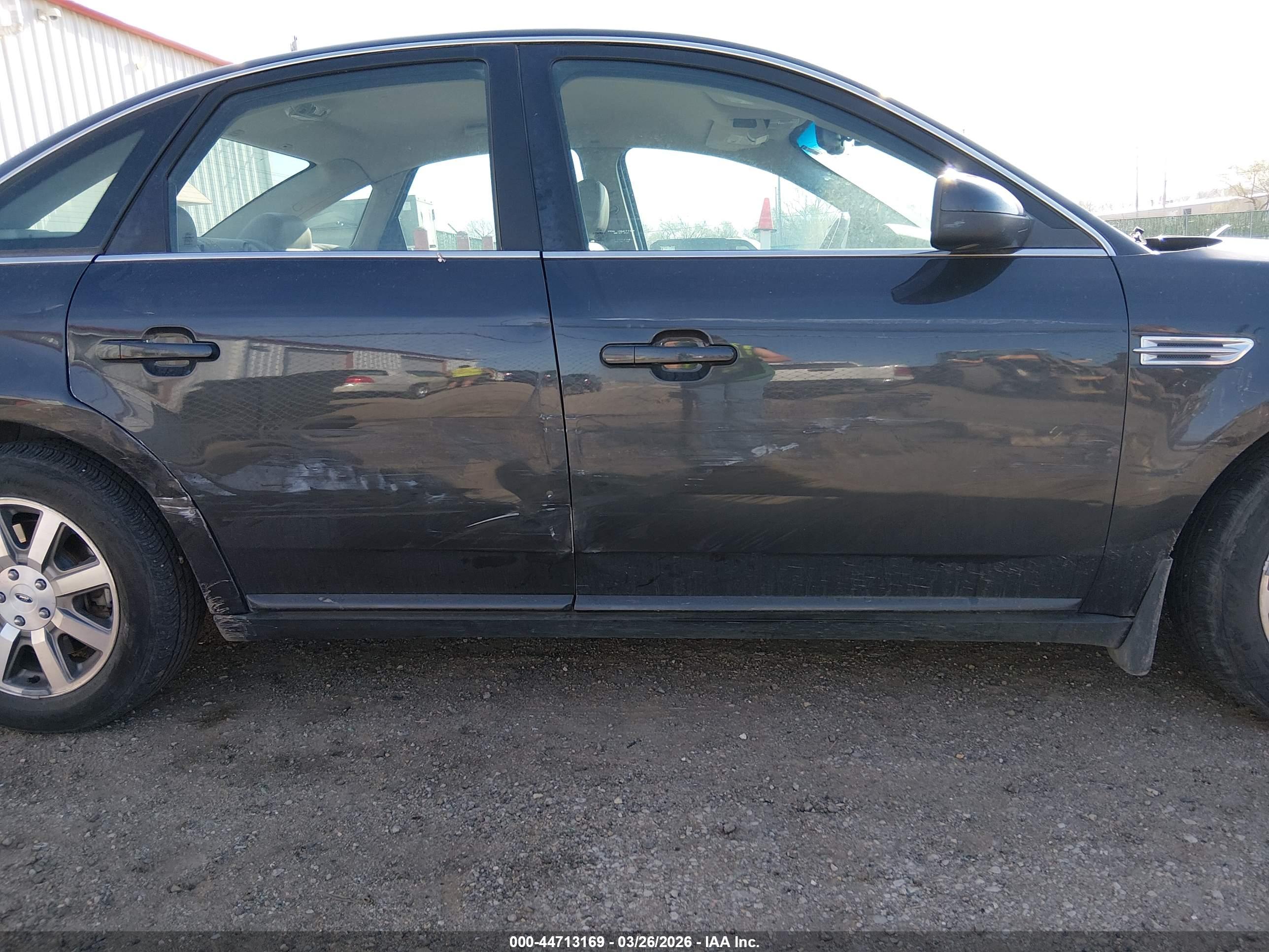 FORD TAURUS image 6