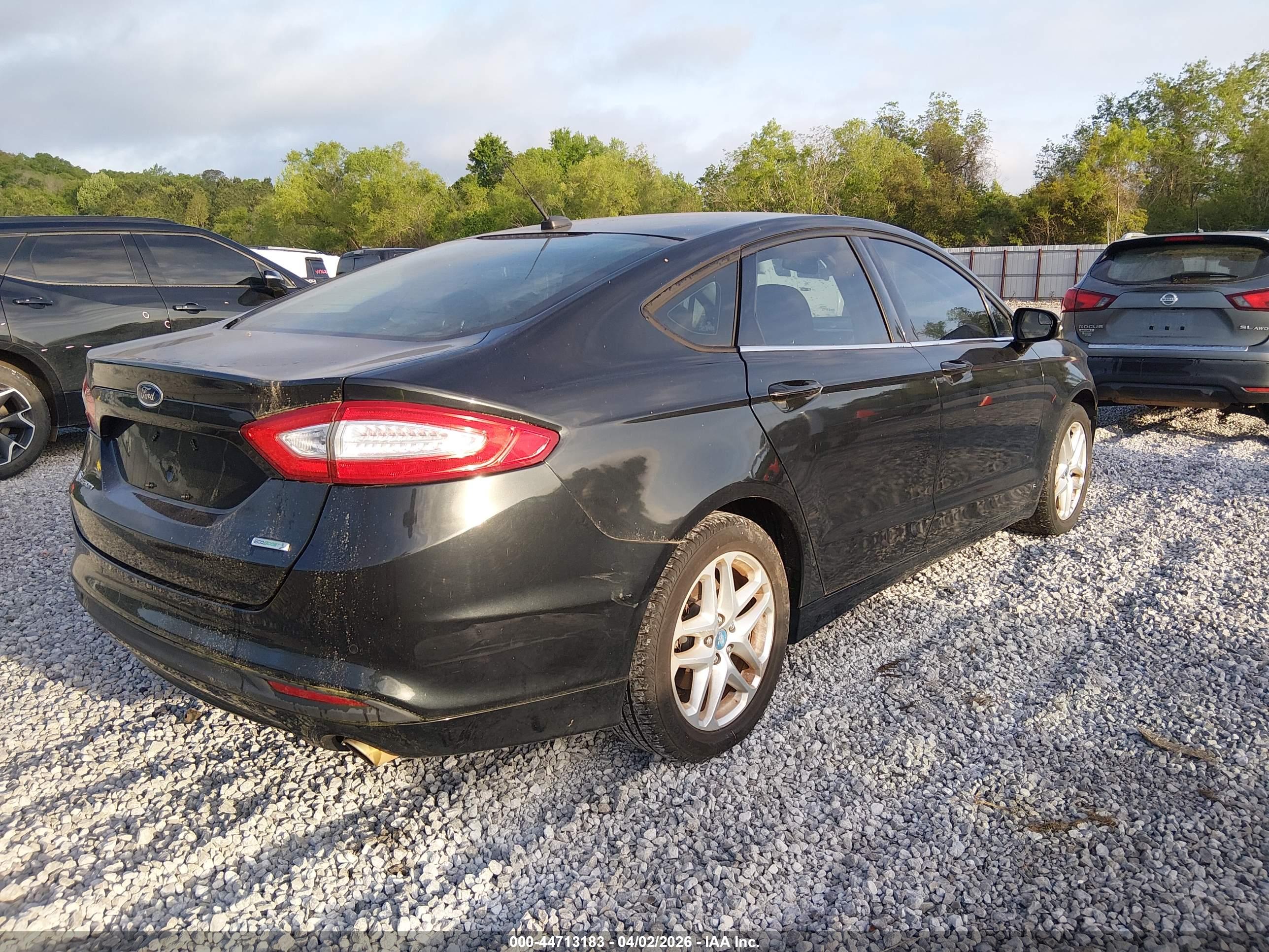 FORD FUSION image 4