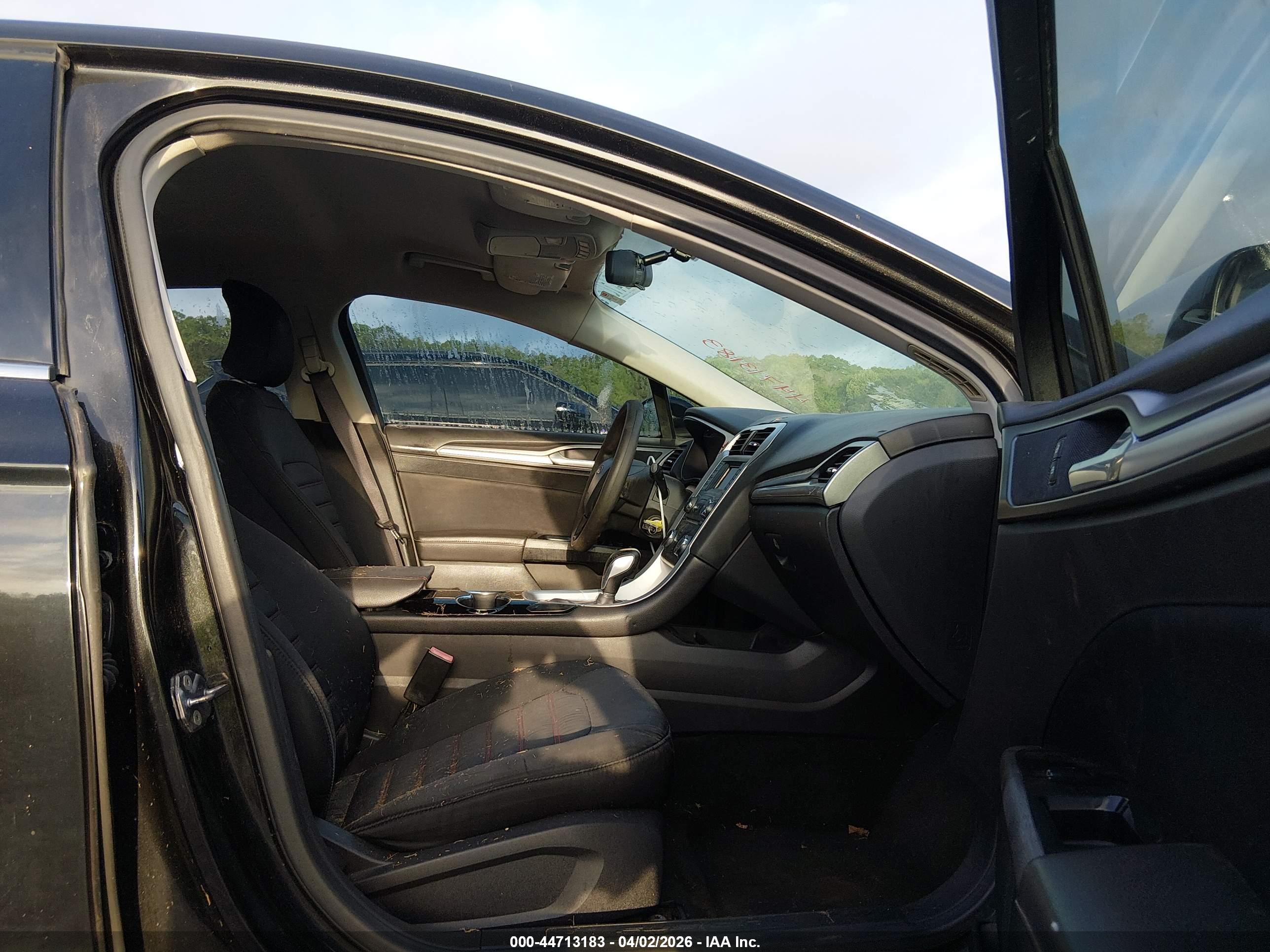FORD FUSION image 5